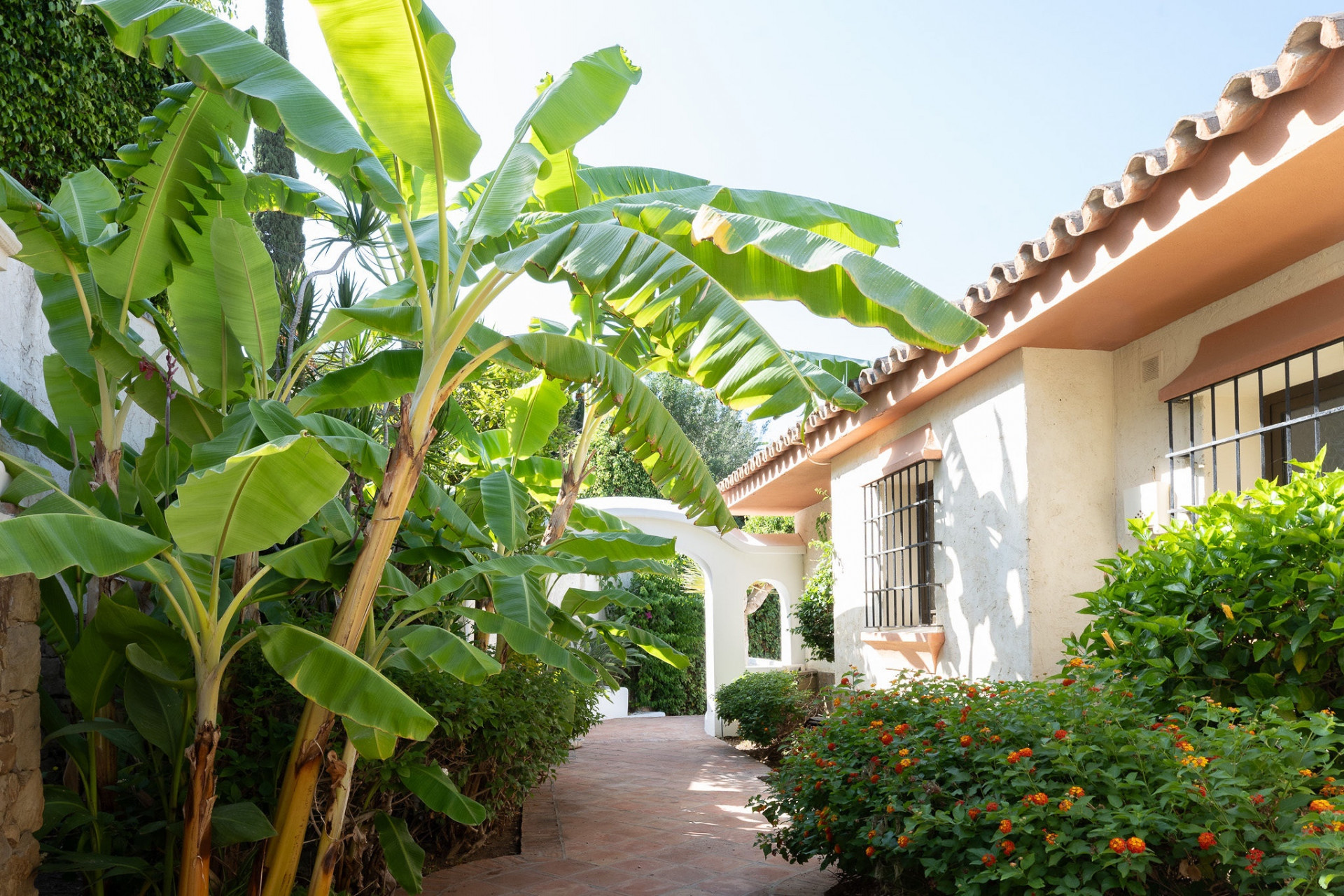 Luxury Villa with Panoramic Sea & La Concha Views in El Rosario, Marbella