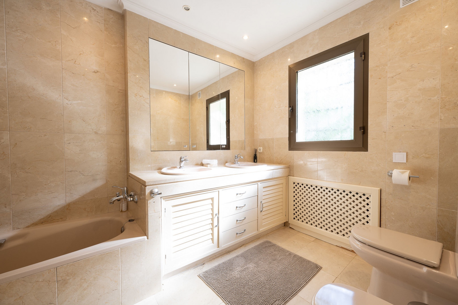 Luxury Villa with Panoramic Sea & La Concha Views in El Rosario, Marbella