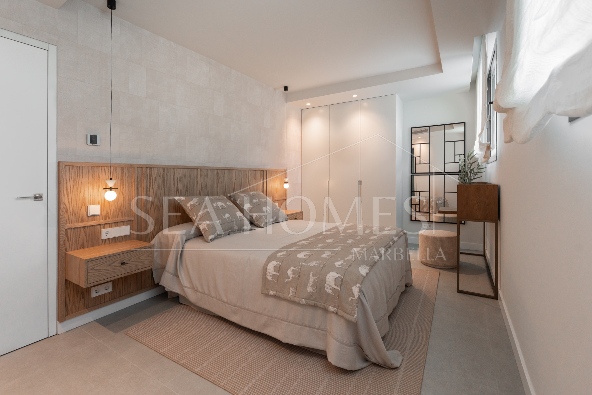 Luxury 5-Bedroom Villa with Panoramic Sea & Golf Views in Nueva Andalucia, Marbella