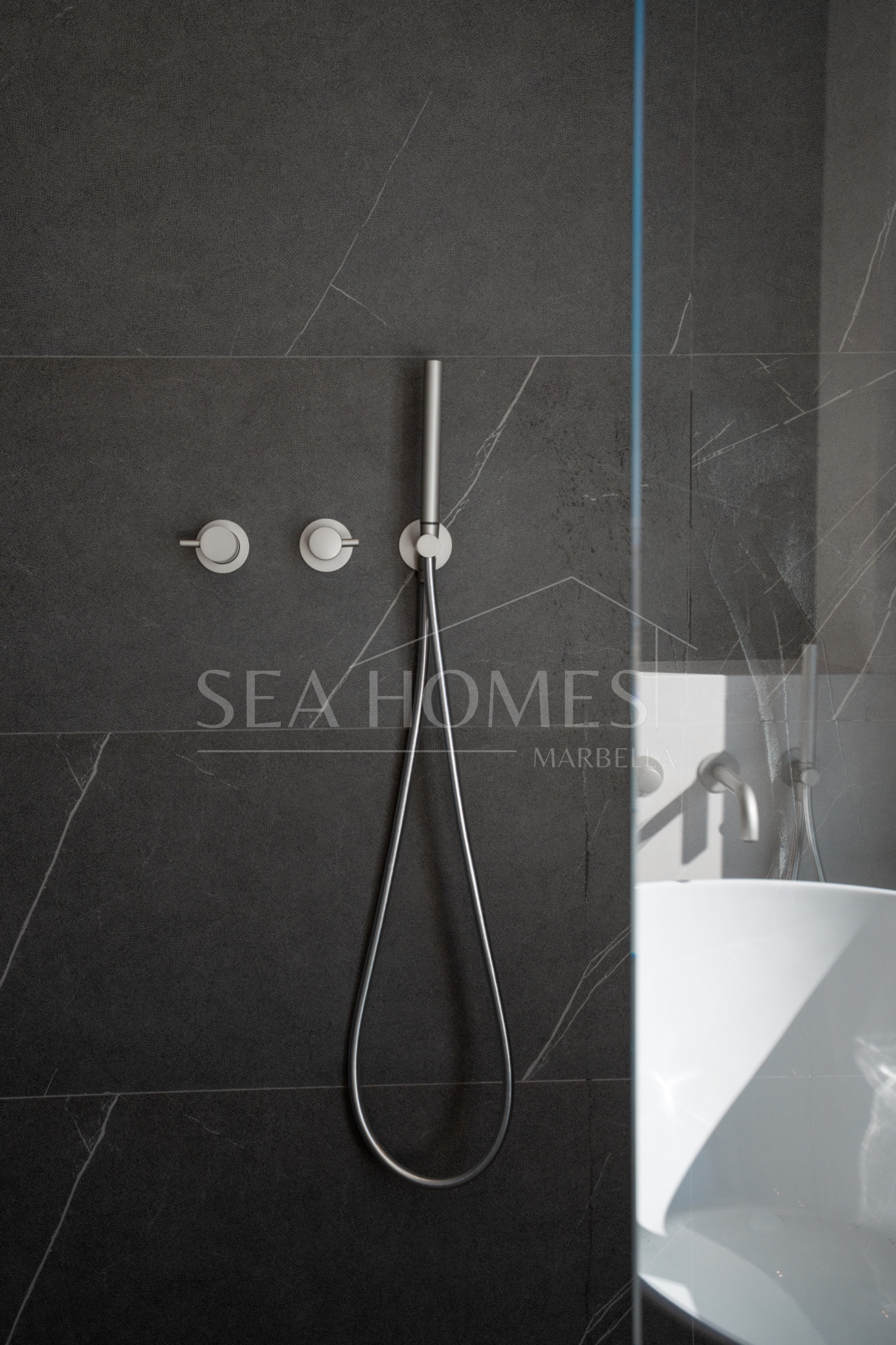 Luxury 5-Bedroom Villa with Panoramic Sea & Golf Views in Nueva Andalucia, Marbella