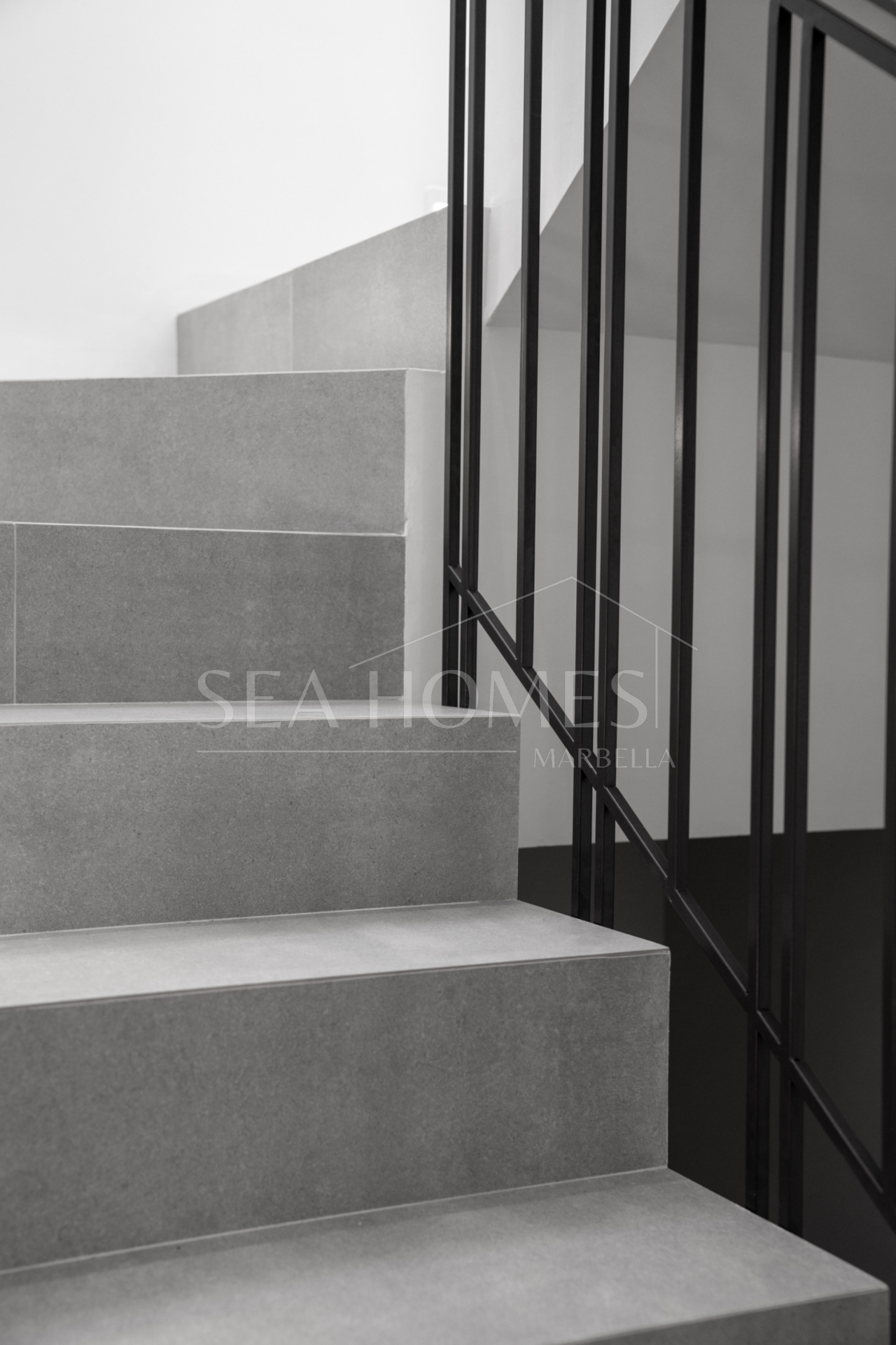 Luxury 5-Bedroom Villa with Panoramic Sea & Golf Views in Nueva Andalucia, Marbella