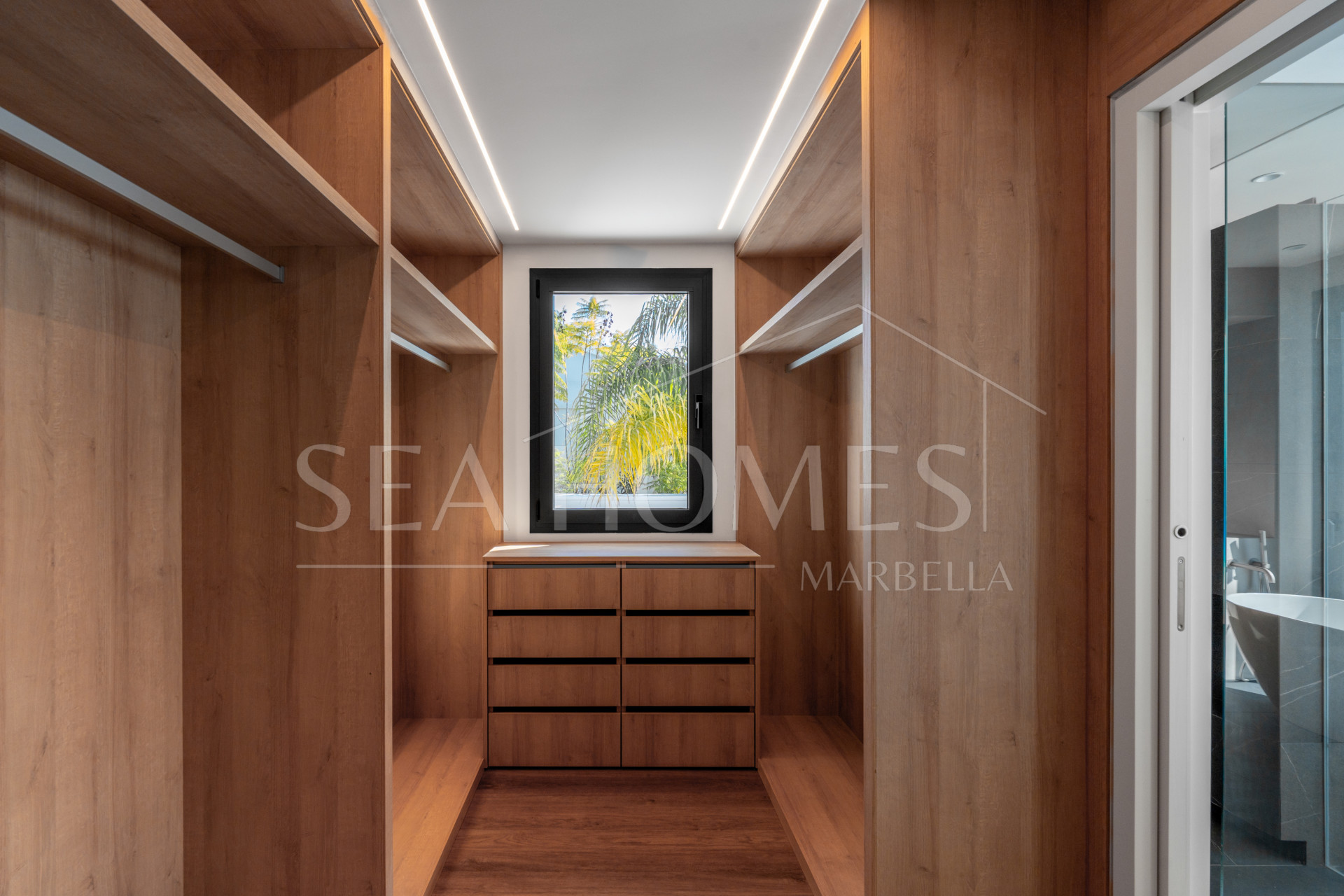 Luxury 5-Bedroom Villa with Panoramic Sea & Golf Views in Nueva Andalucia, Marbella