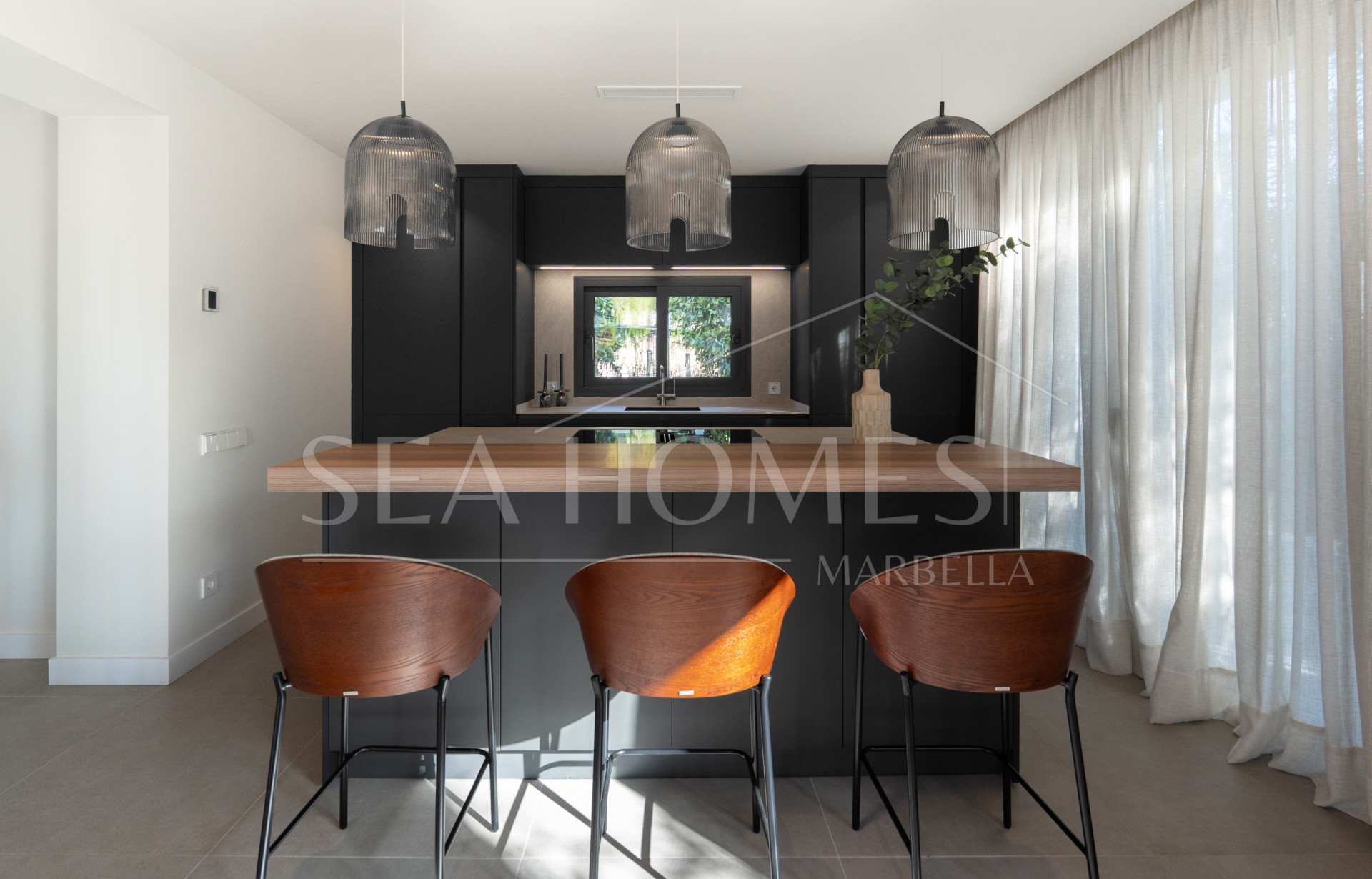 Luxury 5-Bedroom Villa with Panoramic Sea & Golf Views in Nueva Andalucia, Marbella