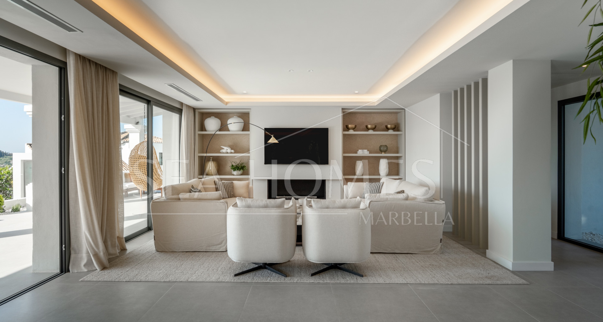 Luxury 5-Bedroom Villa with Panoramic Sea & Golf Views in Nueva Andalucia, Marbella