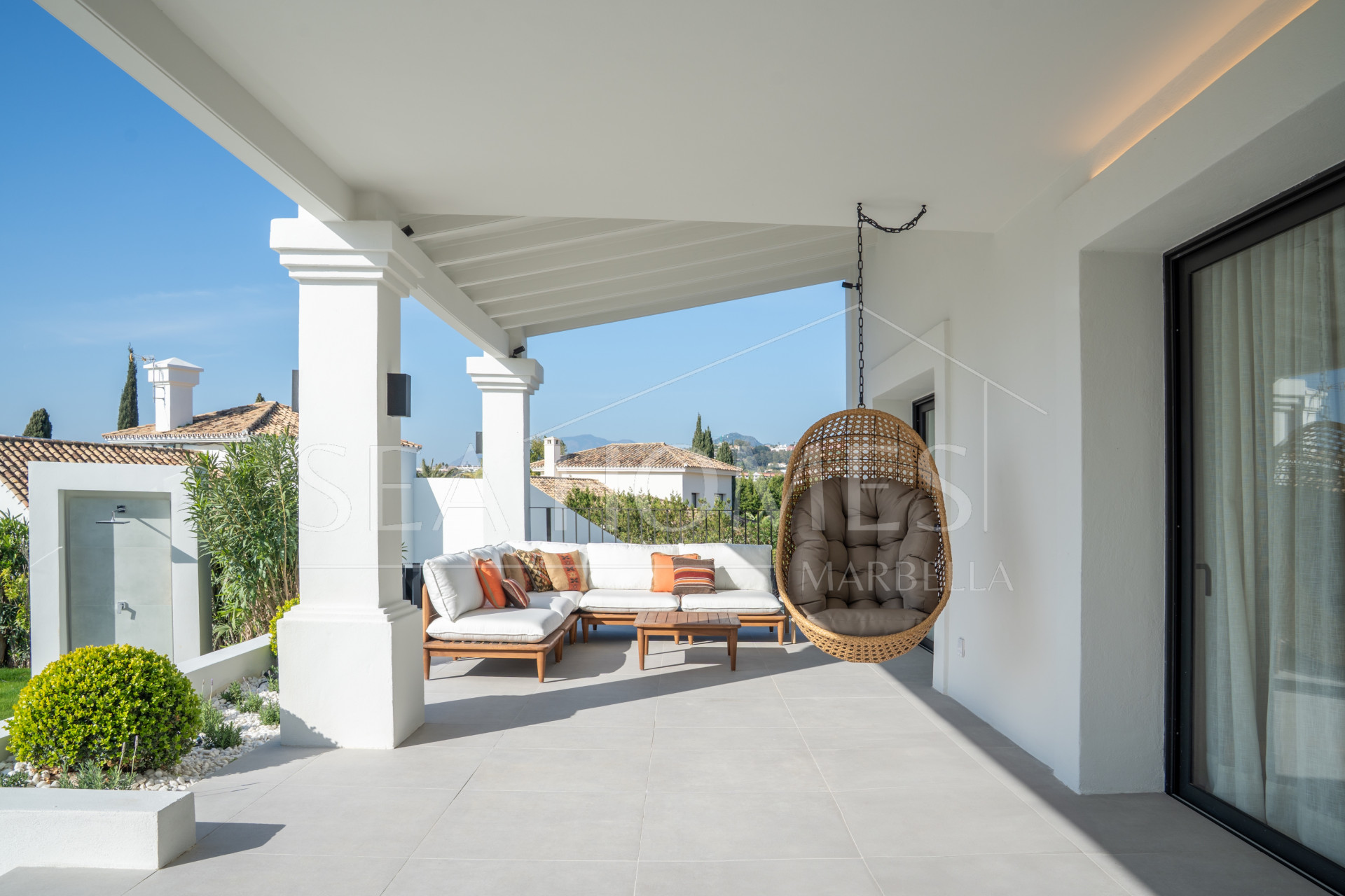 Luxury 5-Bedroom Villa with Panoramic Sea & Golf Views in Nueva Andalucia, Marbella