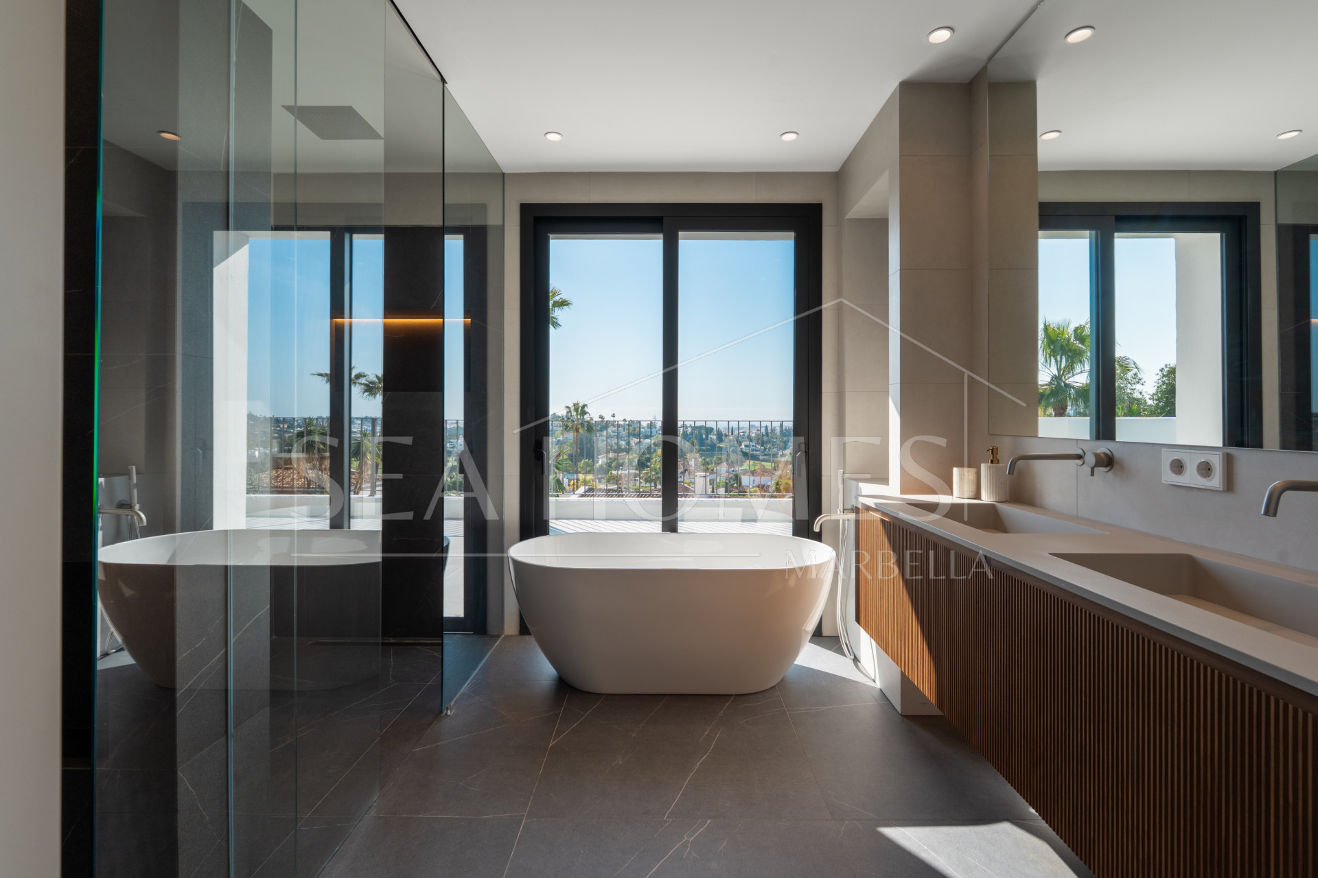 Luxury 5-Bedroom Villa with Panoramic Sea & Golf Views in Nueva Andalucia, Marbella