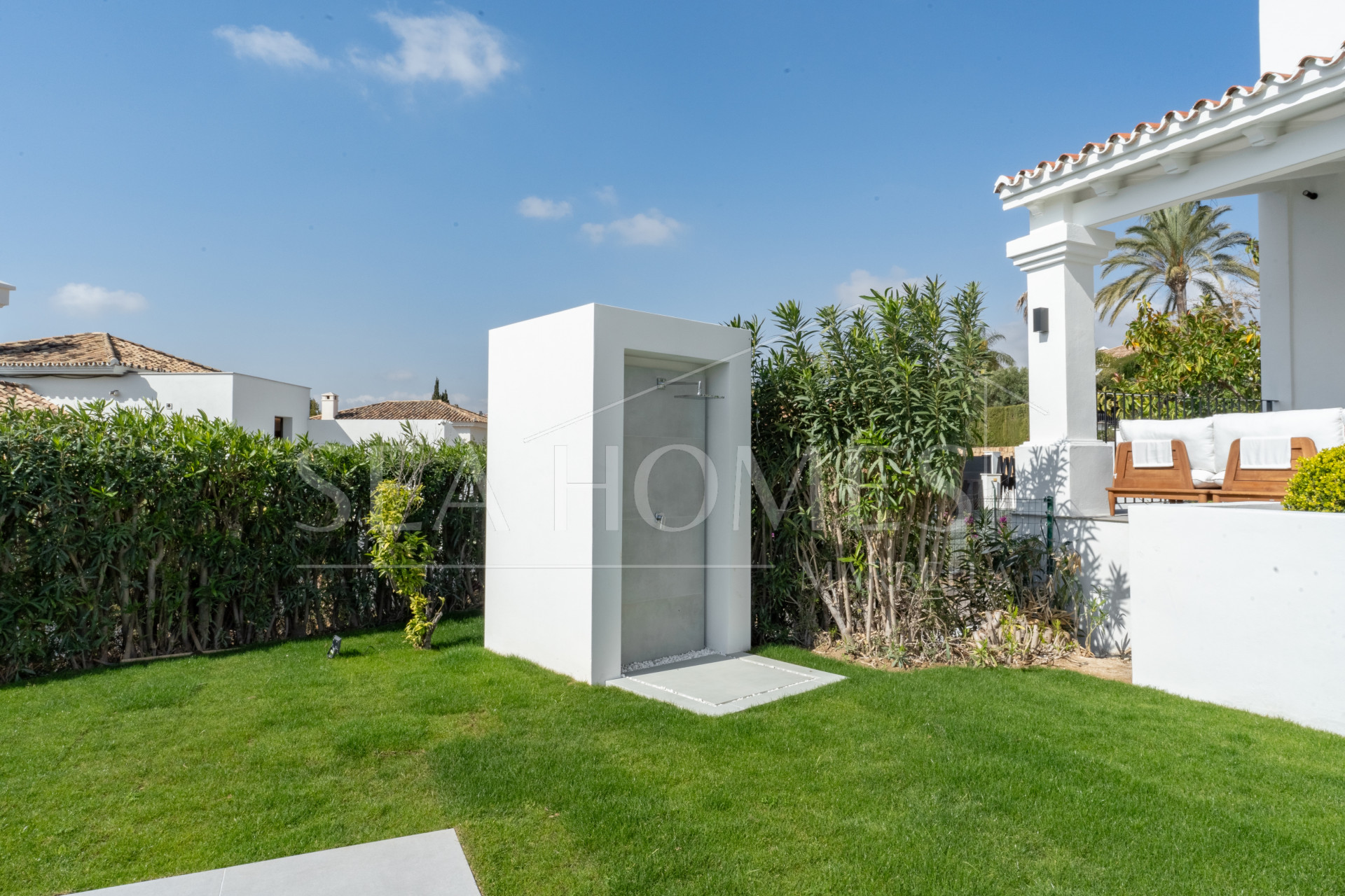 Luxury 5-Bedroom Villa with Panoramic Sea & Golf Views in Nueva Andalucia, Marbella