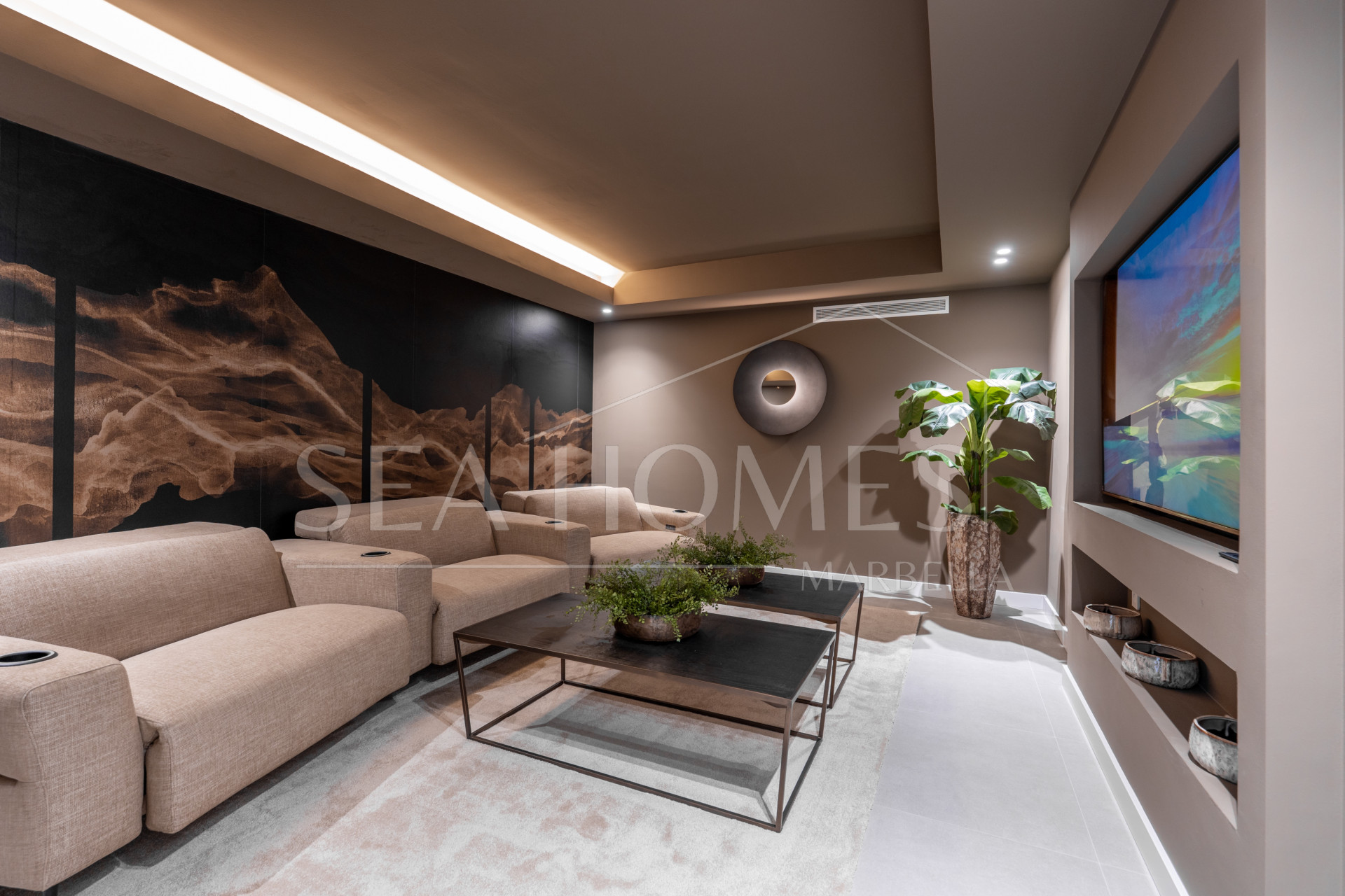 Luxury 5-Bedroom Villa with Panoramic Sea & Golf Views in Nueva Andalucia, Marbella