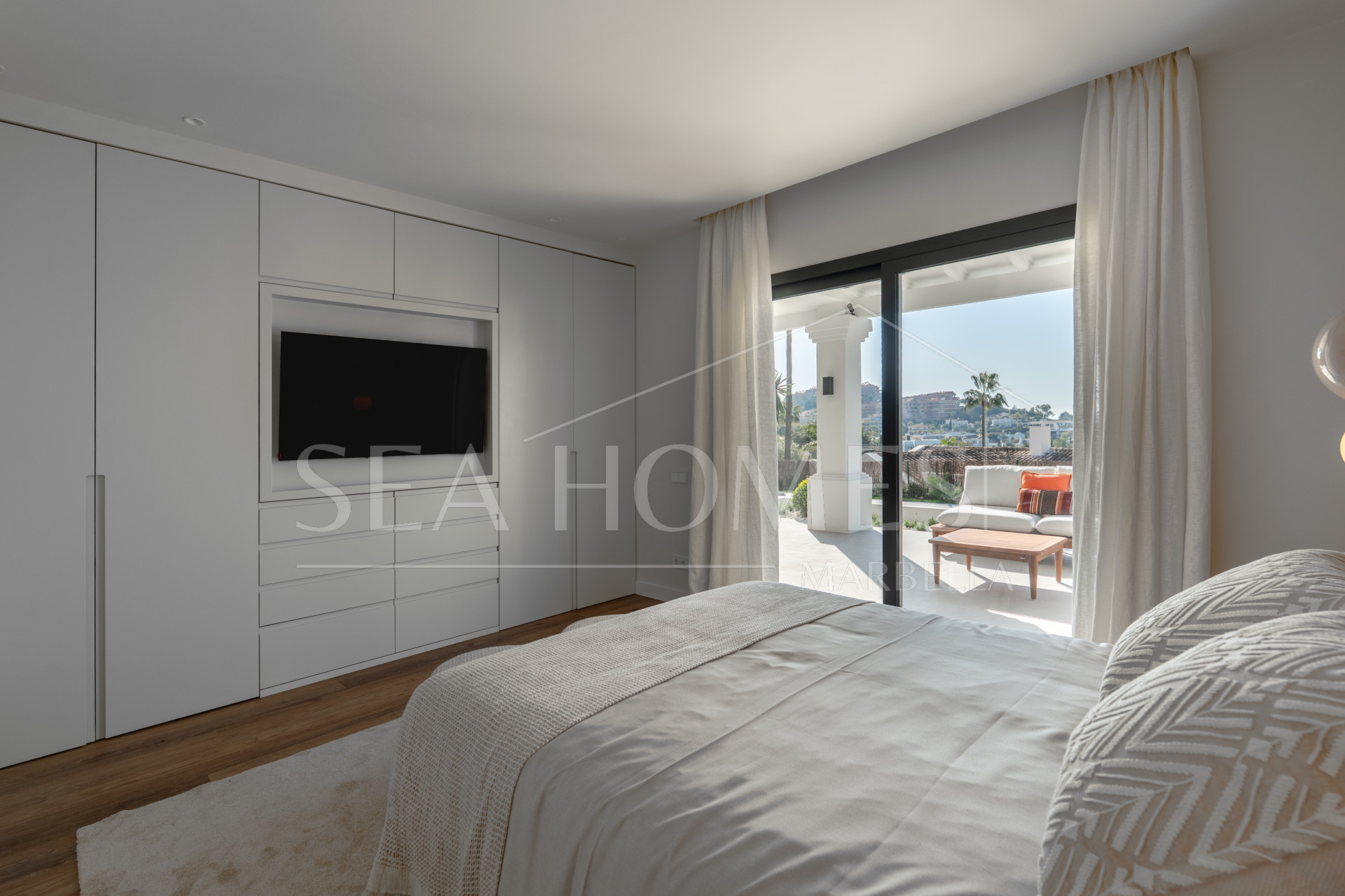 Luxury 5-Bedroom Villa with Panoramic Sea & Golf Views in Nueva Andalucia, Marbella