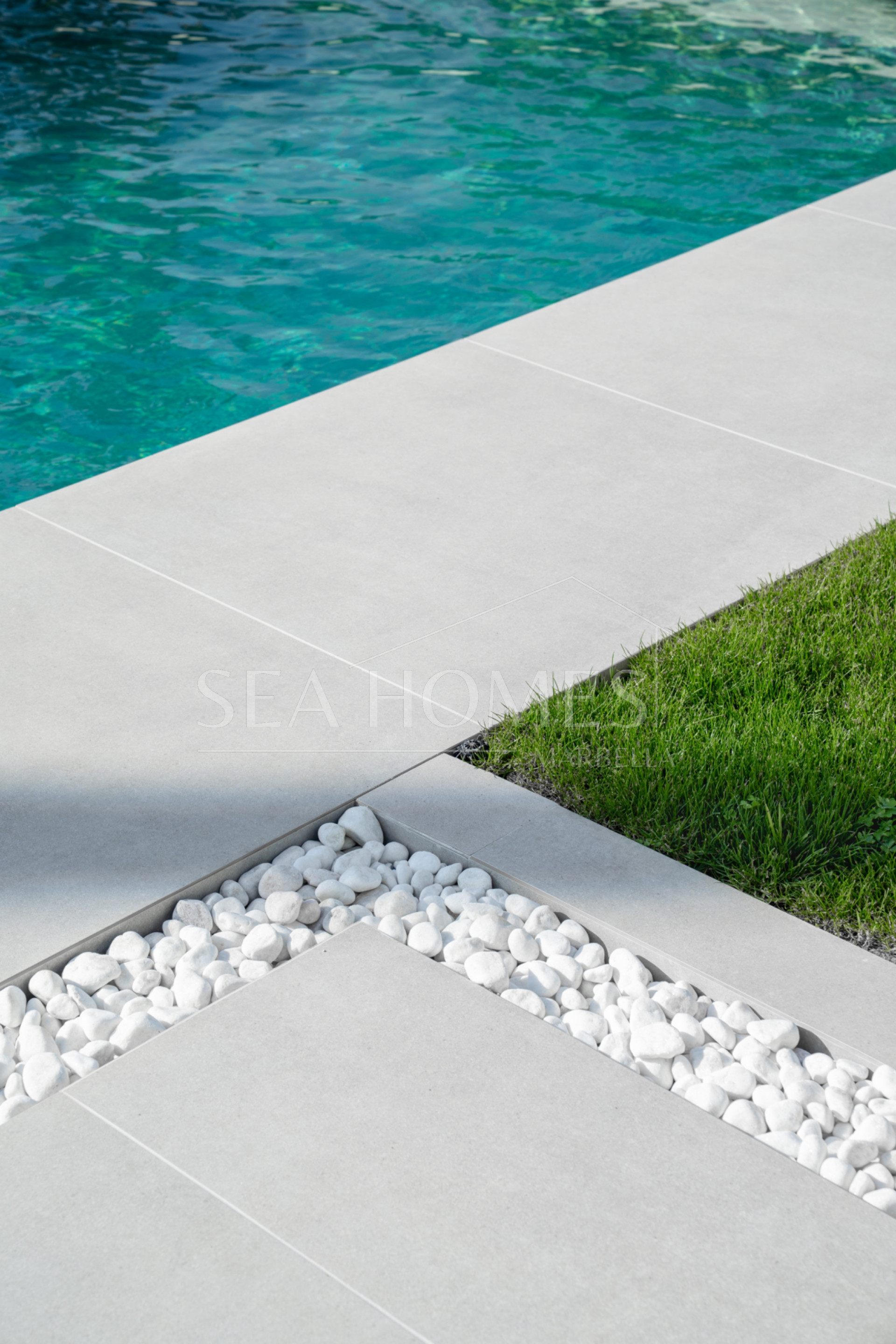 Luxury 5-Bedroom Villa with Panoramic Sea & Golf Views in Nueva Andalucia, Marbella