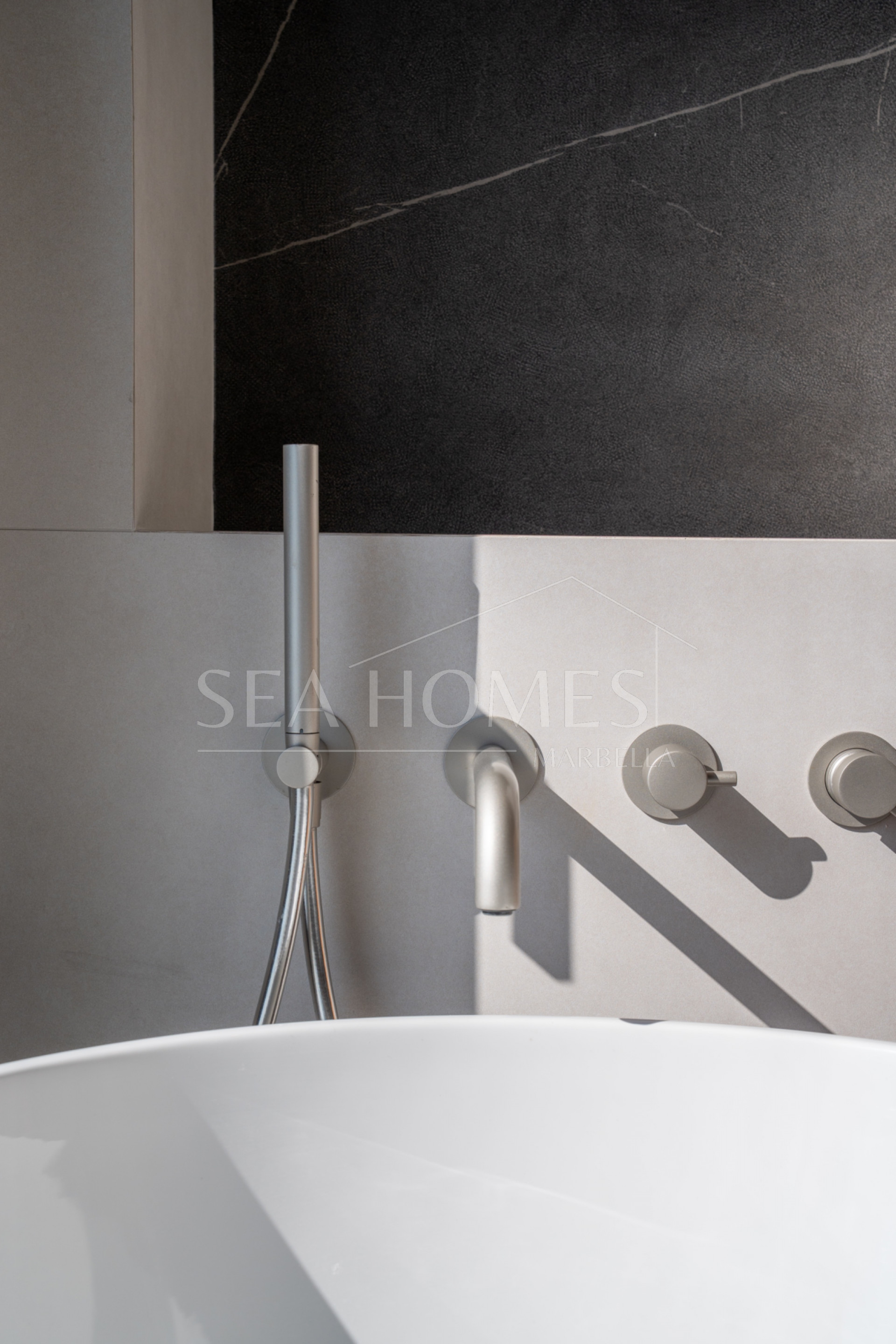 Luxury 5-Bedroom Villa with Panoramic Sea & Golf Views in Nueva Andalucia, Marbella