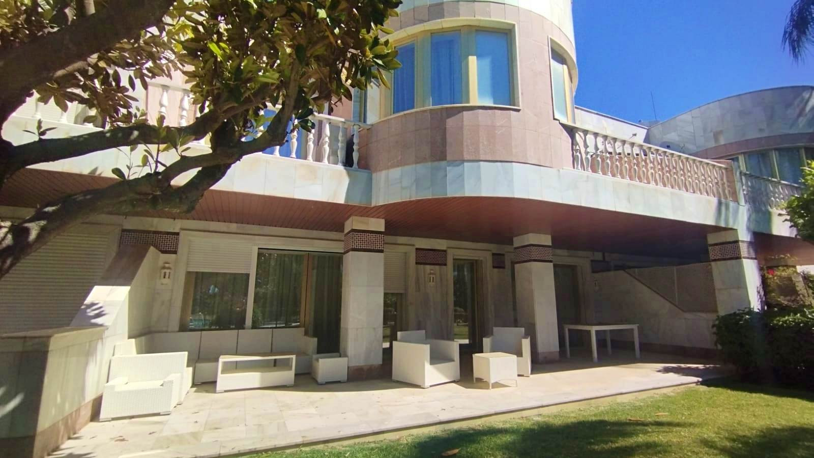 Residencia Premium en primera línea de mar en Puerto Banús. Marbella.