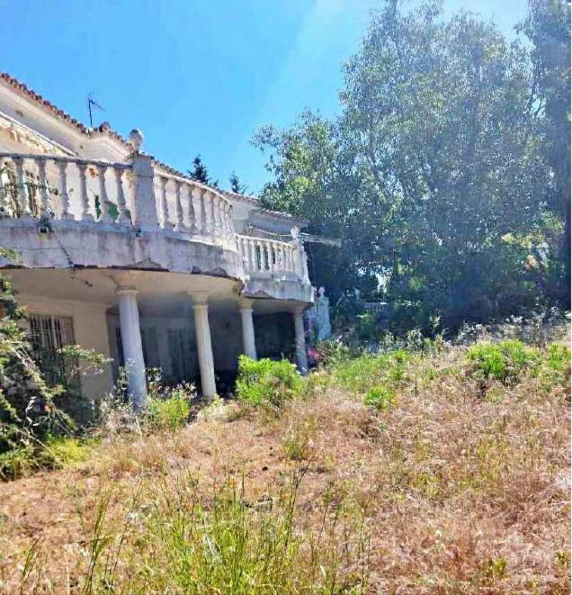 Gran parcela en Oro de Marbella Mile se ha fijado para la renovación.