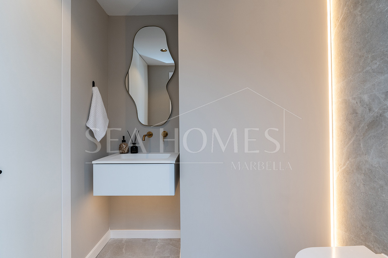 Fully refurbished spacious apartment with sea, golf and mountain views in La Quinta Golf