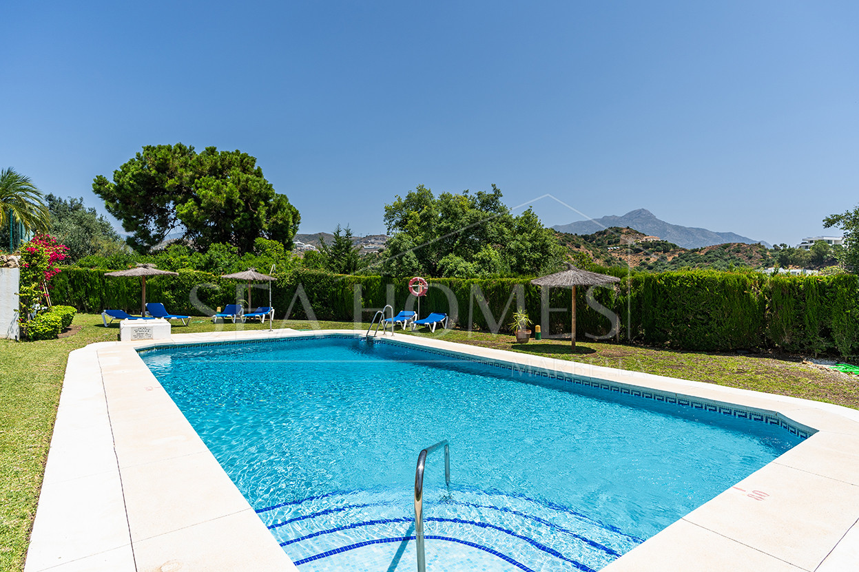 Fully refurbished spacious apartment with sea, golf and mountain views in La Quinta Golf