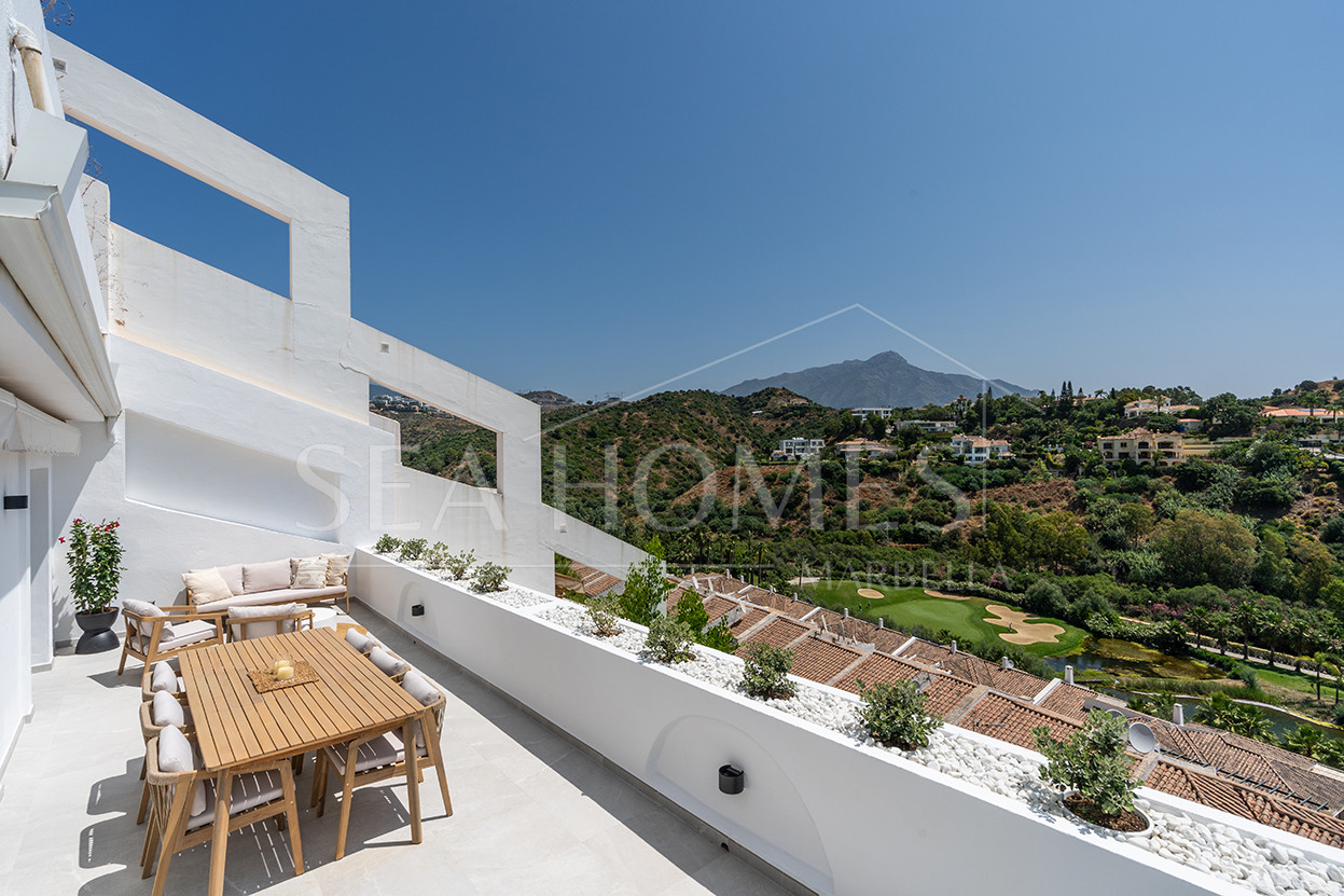 Fully refurbished spacious apartment with sea, golf and mountain views in La Quinta Golf