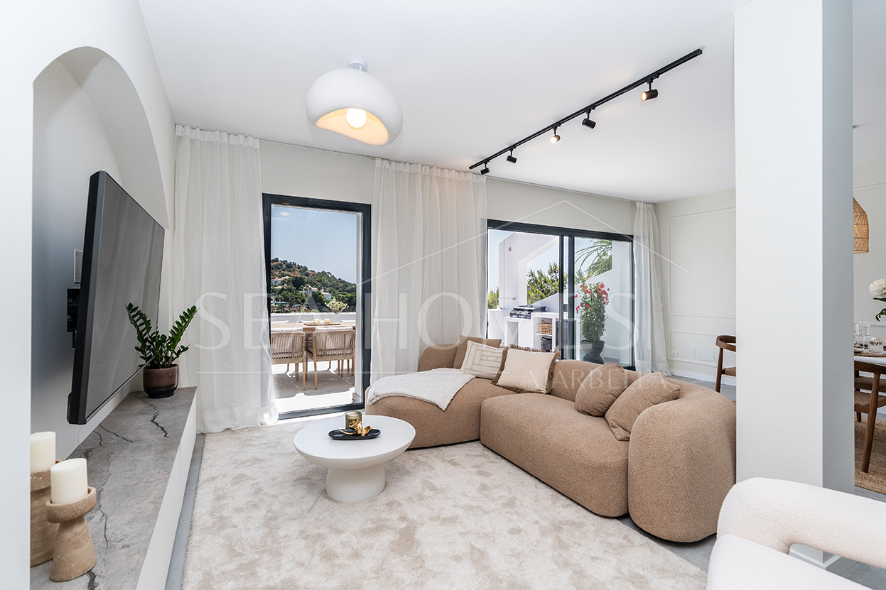 Fully refurbished spacious apartment with sea, golf and mountain views in La Quinta Golf