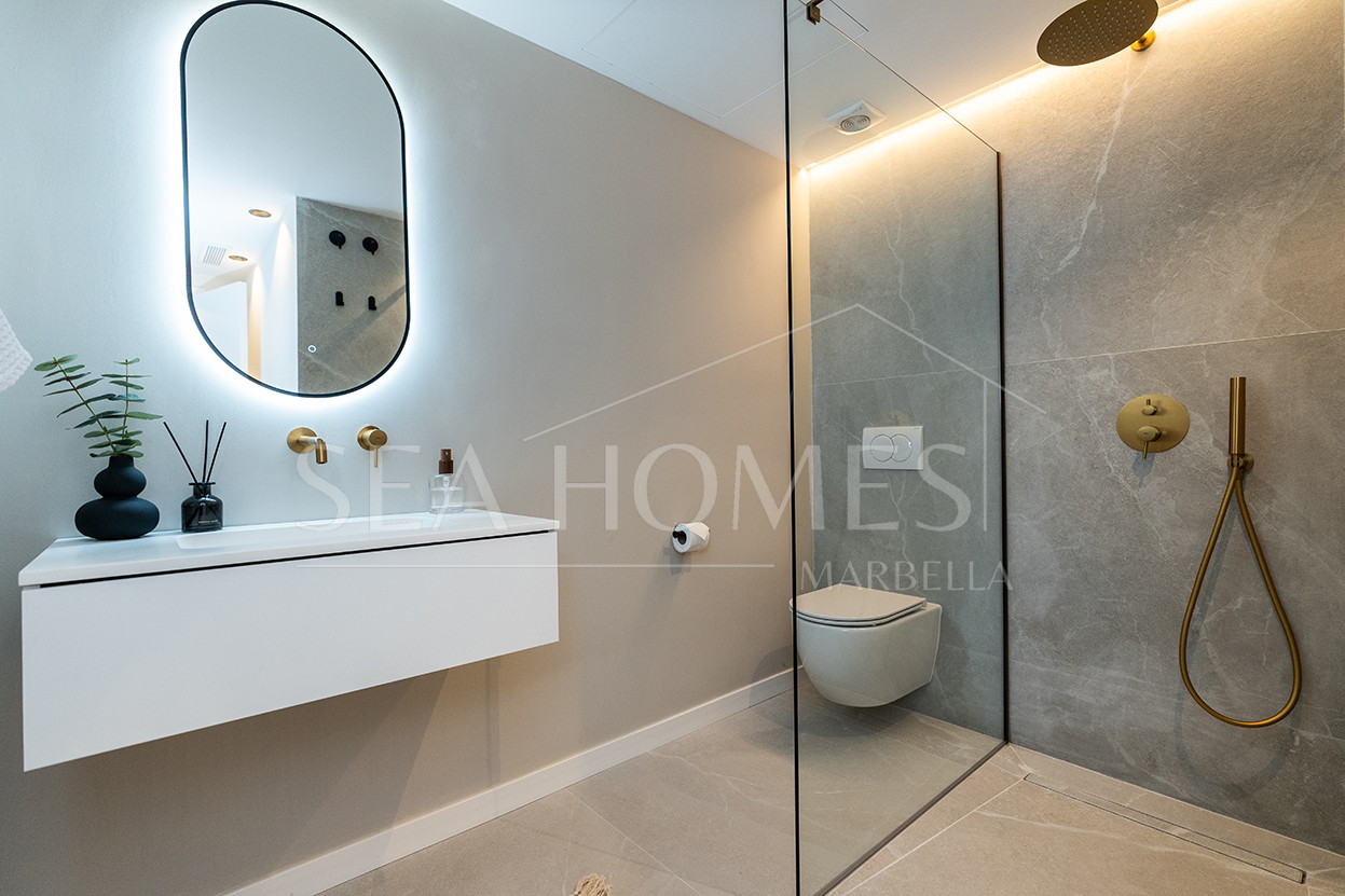 Fully refurbished spacious apartment with sea, golf and mountain views in La Quinta Golf