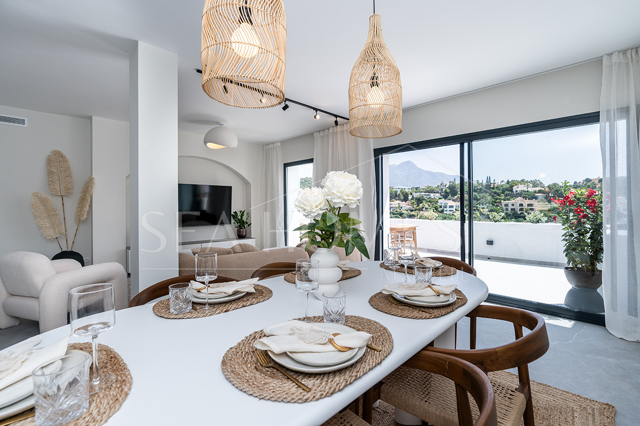 Fully refurbished spacious apartment with sea, golf and mountain views in La Quinta Golf