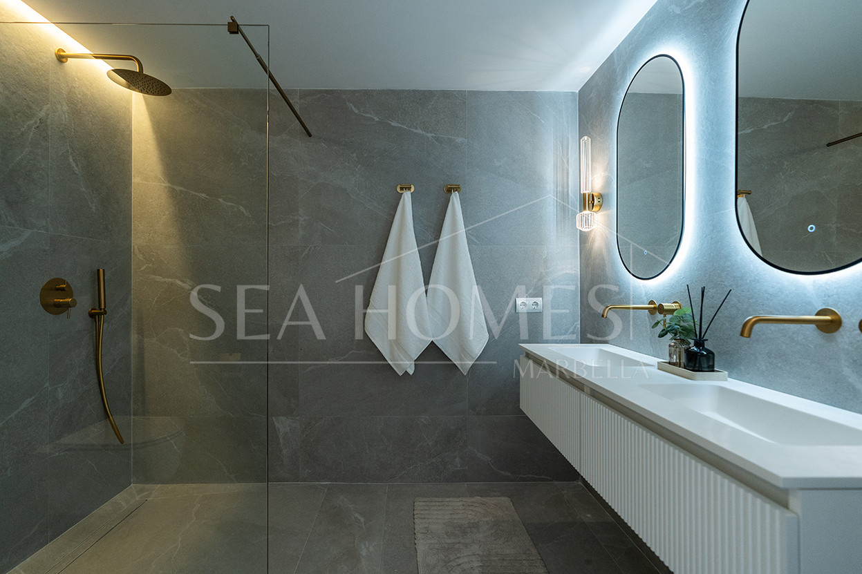 Fully refurbished spacious apartment with sea, golf and mountain views in La Quinta Golf