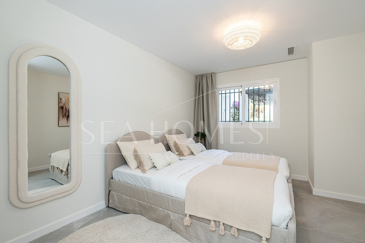 Fully refurbished spacious apartment with sea, golf and mountain views in La Quinta Golf