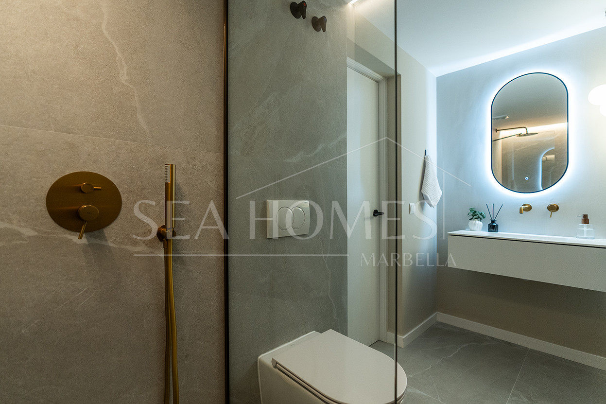 Fully refurbished spacious apartment with sea, golf and mountain views in La Quinta Golf