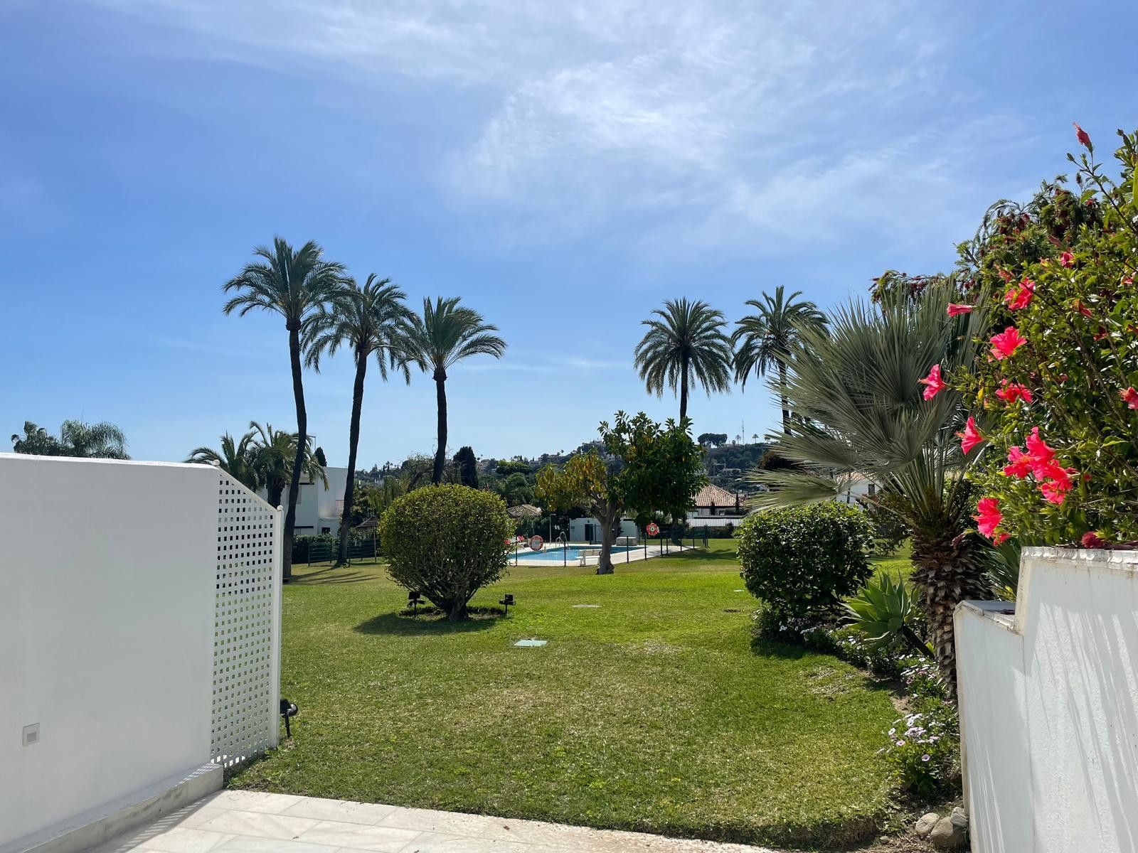 Casa Preciosa, 4 dormitorios, renovada, en el Valle del Golf de Nueva Andalucia