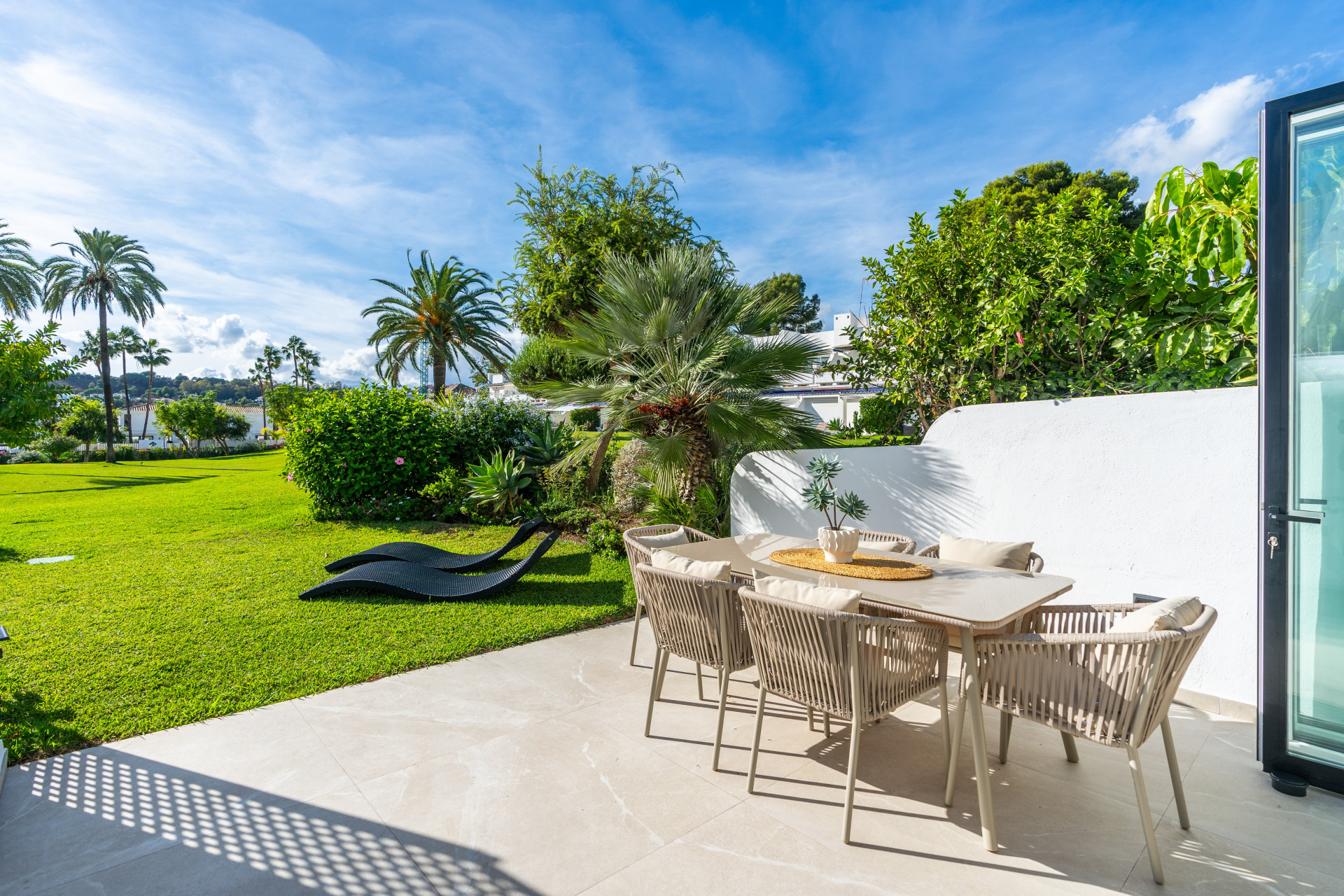 Casa Preciosa, 4 dormitorios, renovada, en el Valle del Golf de Nueva Andalucia