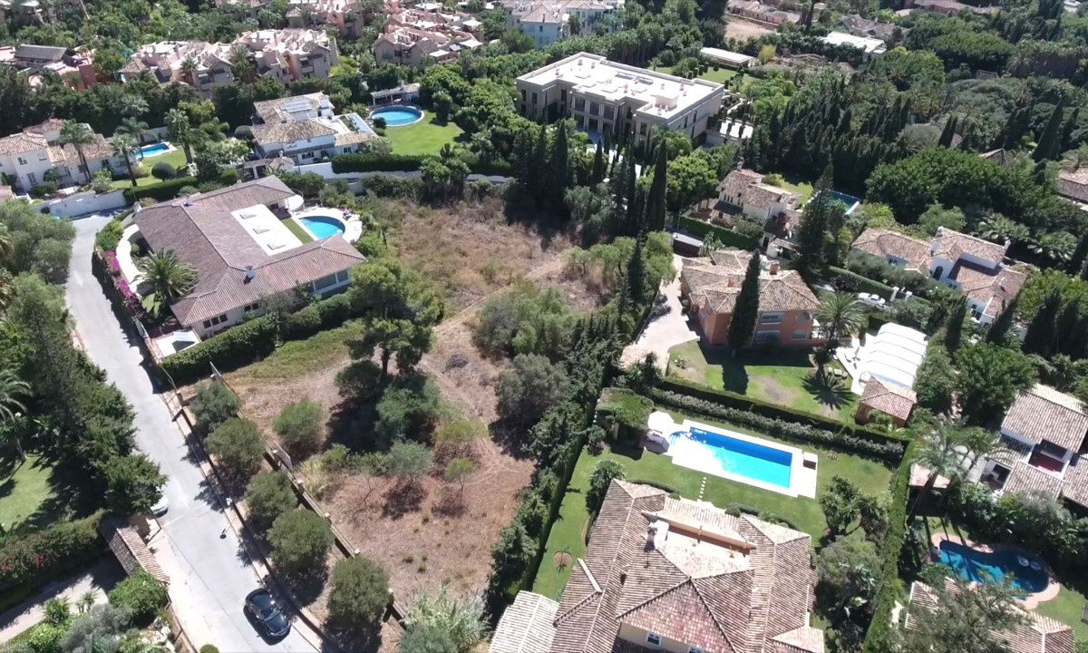 Asombrosa parcela en Rocio de Nagüeles, la Milla de Oro. Marbella