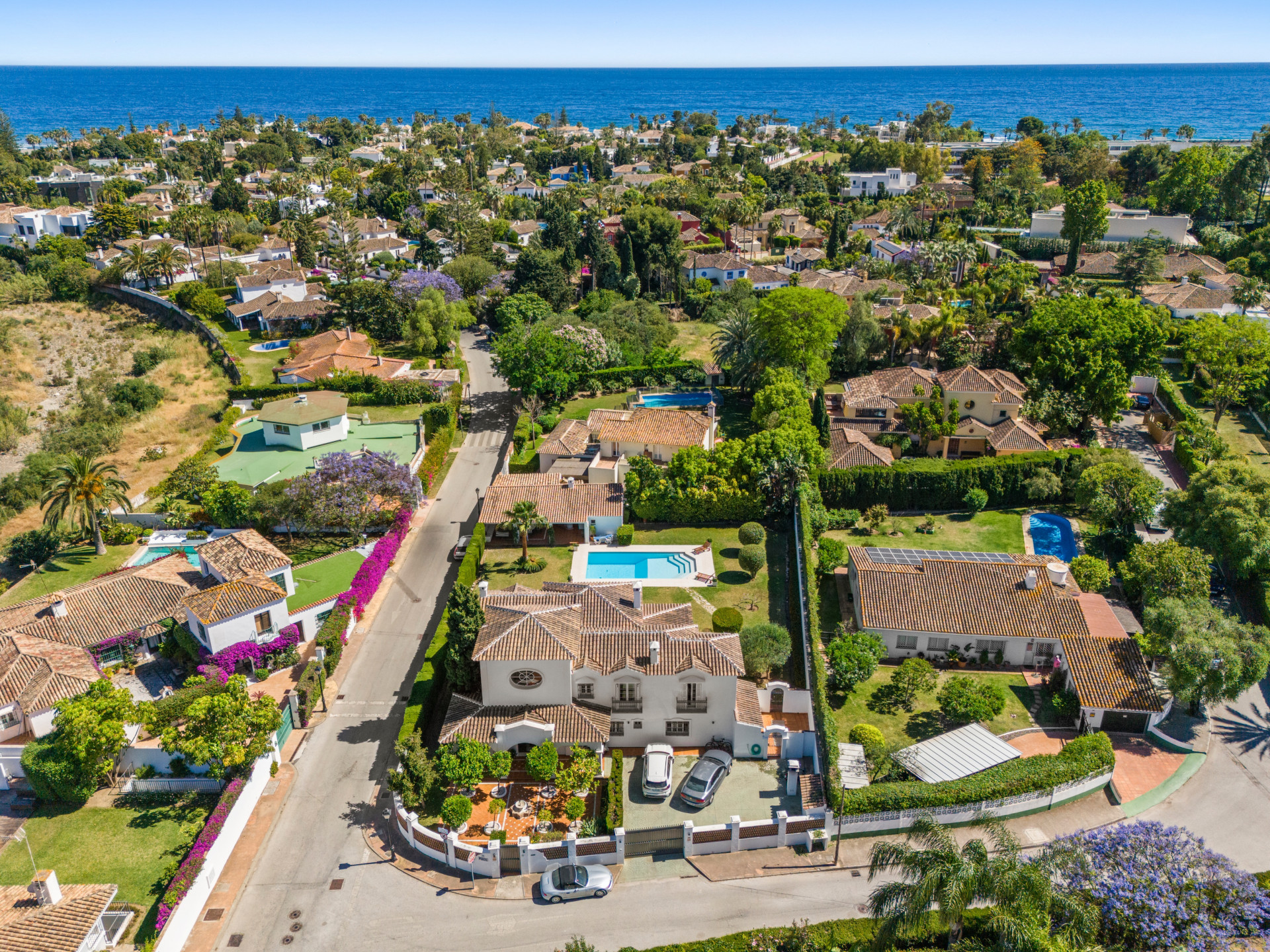 Impecable villa de estilo andaluz a sólo cinco minutos de la playa