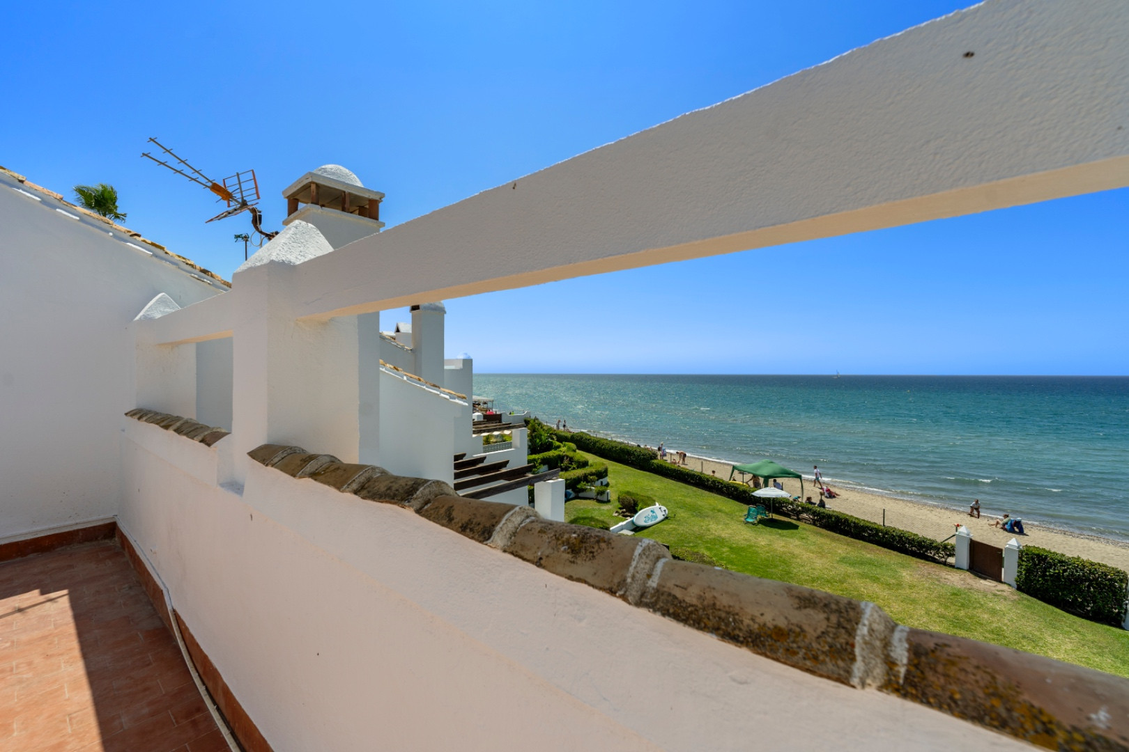 Stunning corner frontline townhouse with unobstructed views of beaches and sparkling Mediterranean