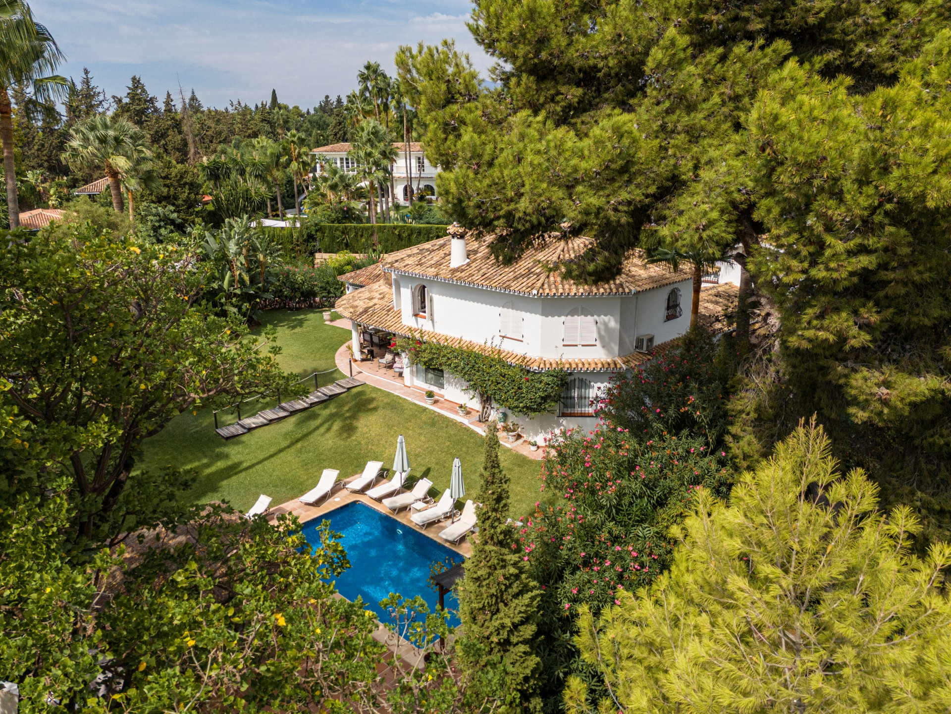 5 bedroom villa is the epitome of aristocratic elegance, set back in elite enclave of Marbella