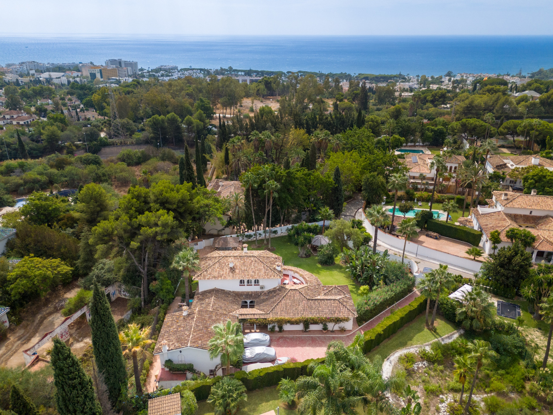 5 bedroom villa is the epitome of aristocratic elegance, set back in elite enclave of Marbella