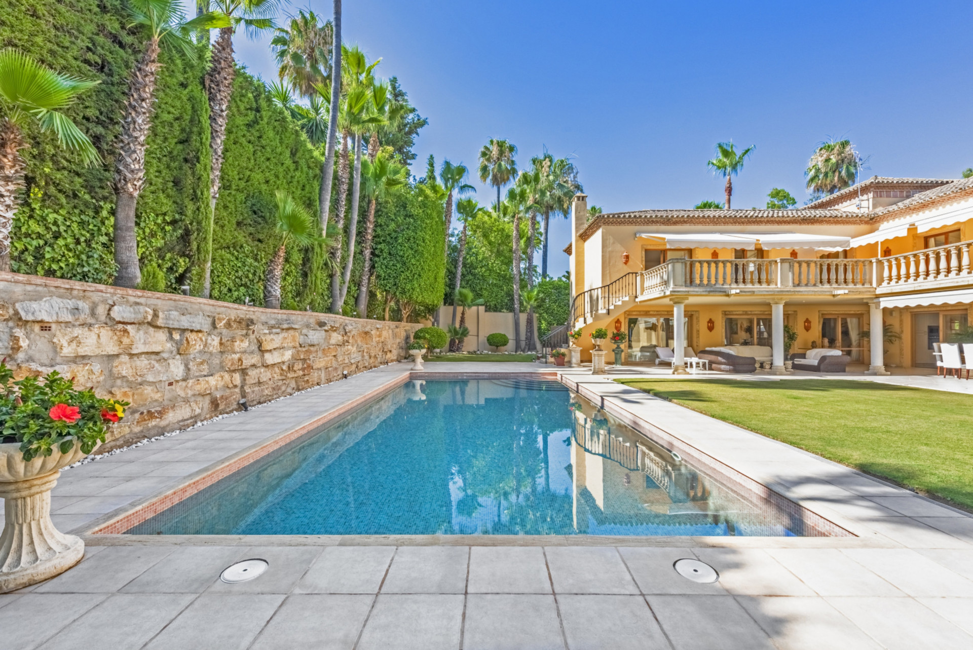 Sensational villa superbly appointed in Las Brisas offers privacy, luxury and understated elegance