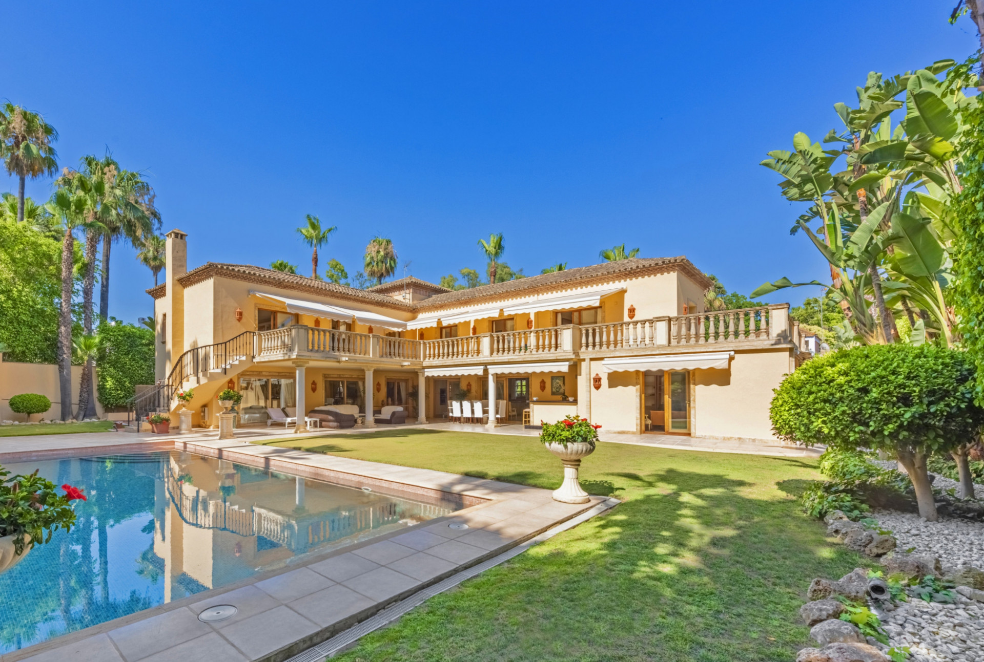 Sensational villa superbly appointed in Las Brisas offers privacy, luxury and understated elegance