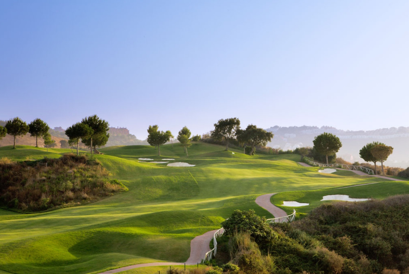 Moderna villa contemporánea de 3 dormitorios con increíbles  vistas al golf en el borde de La Cala