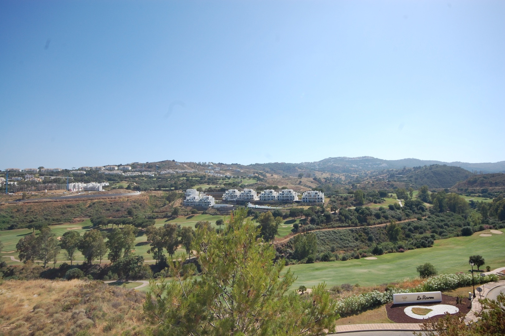 Moderna villa contemporánea de 3 dormitorios con increíbles  vistas al golf en el borde de La Cala