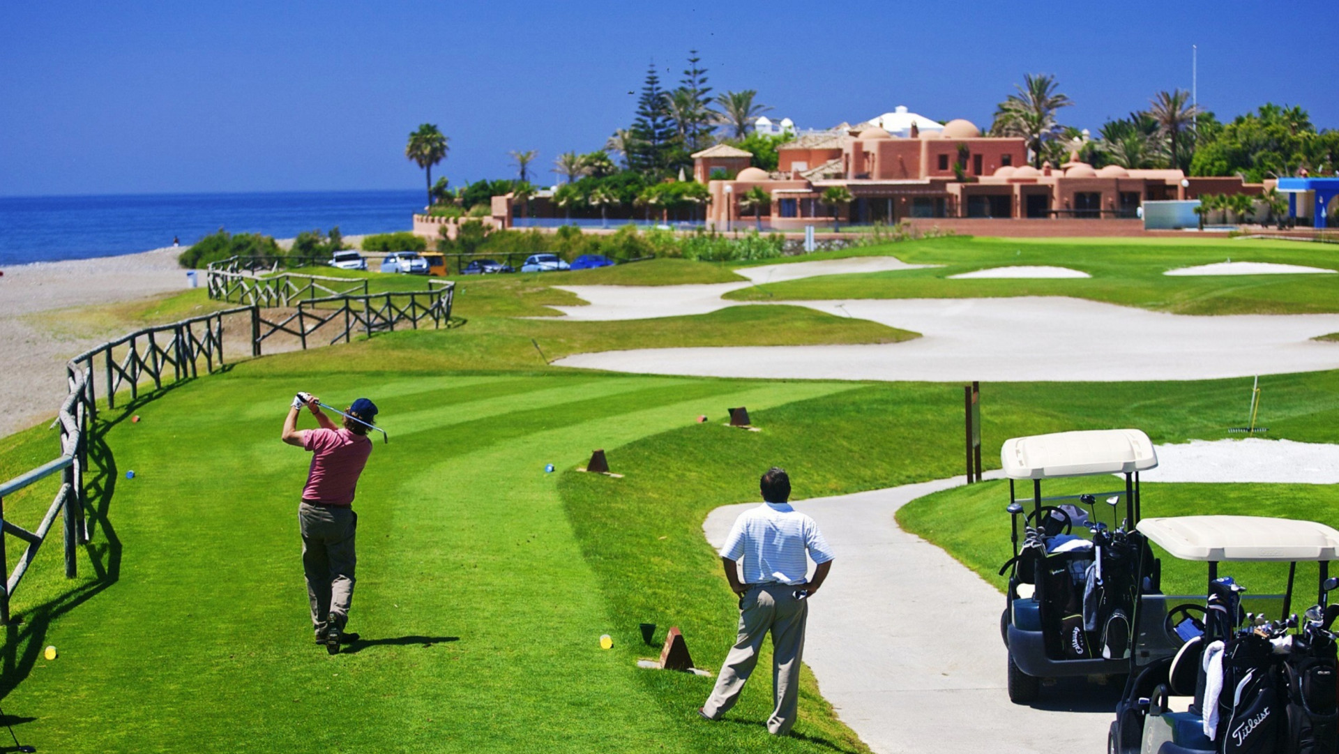 Magnífica villa de 4 dormitorios con impresionantes jardines y solo minutos de las playas de Estepona