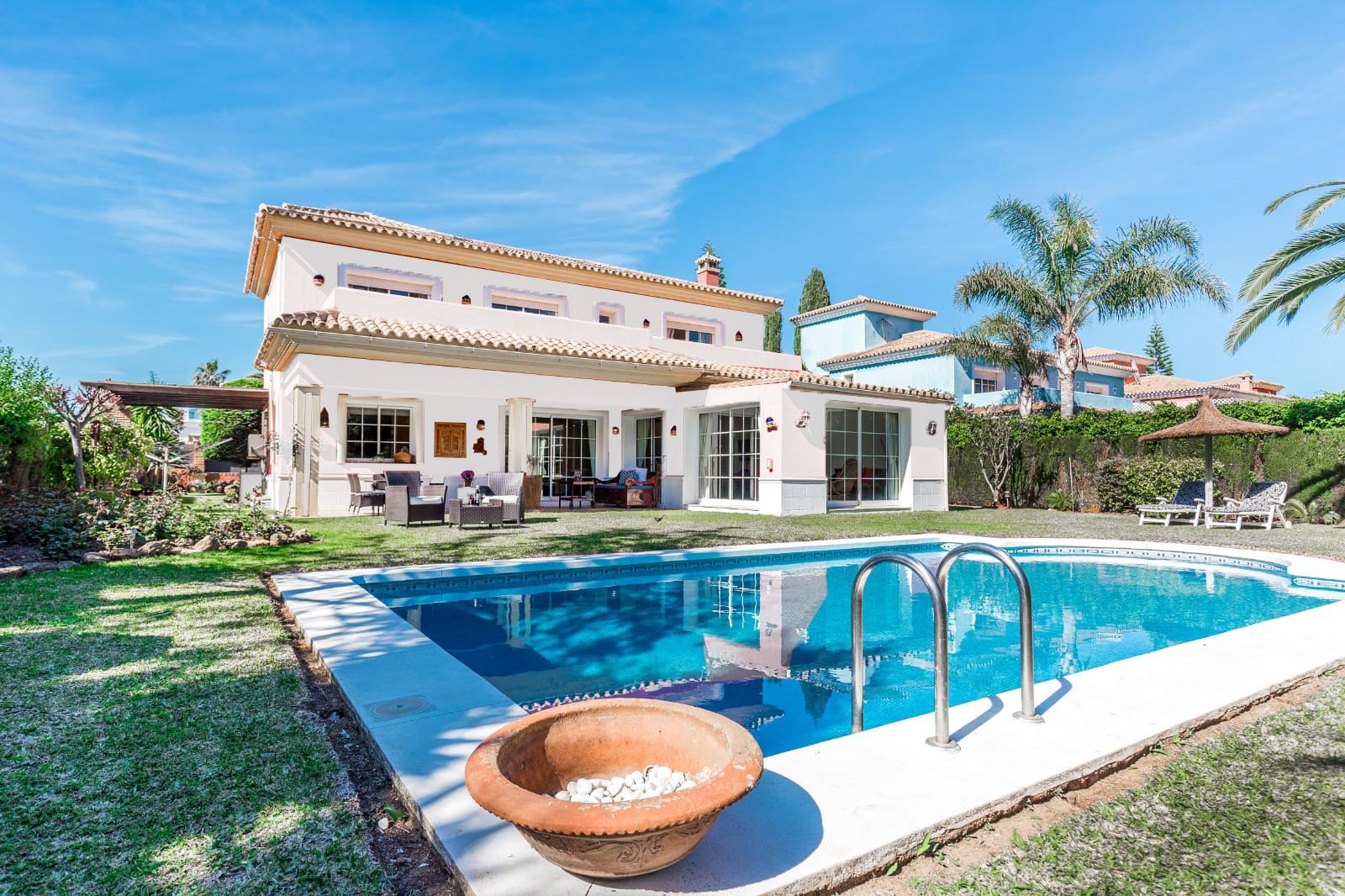 Superbly appointed 4 bedroom villa with stunning gardens is just minutes away from Estepona beaches