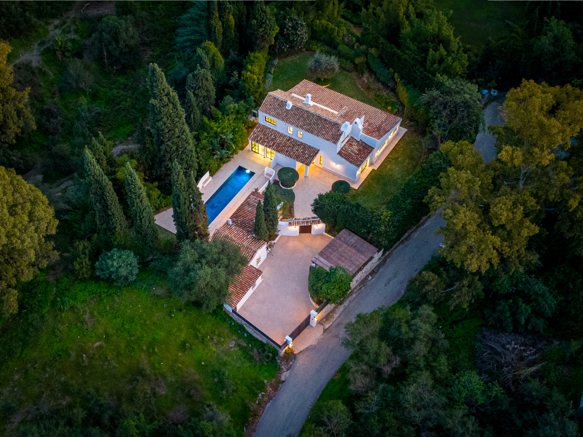 Newly renovated 5 bedroom villa in Benahavis is chic, sleek and surrounded by stunning countryside.