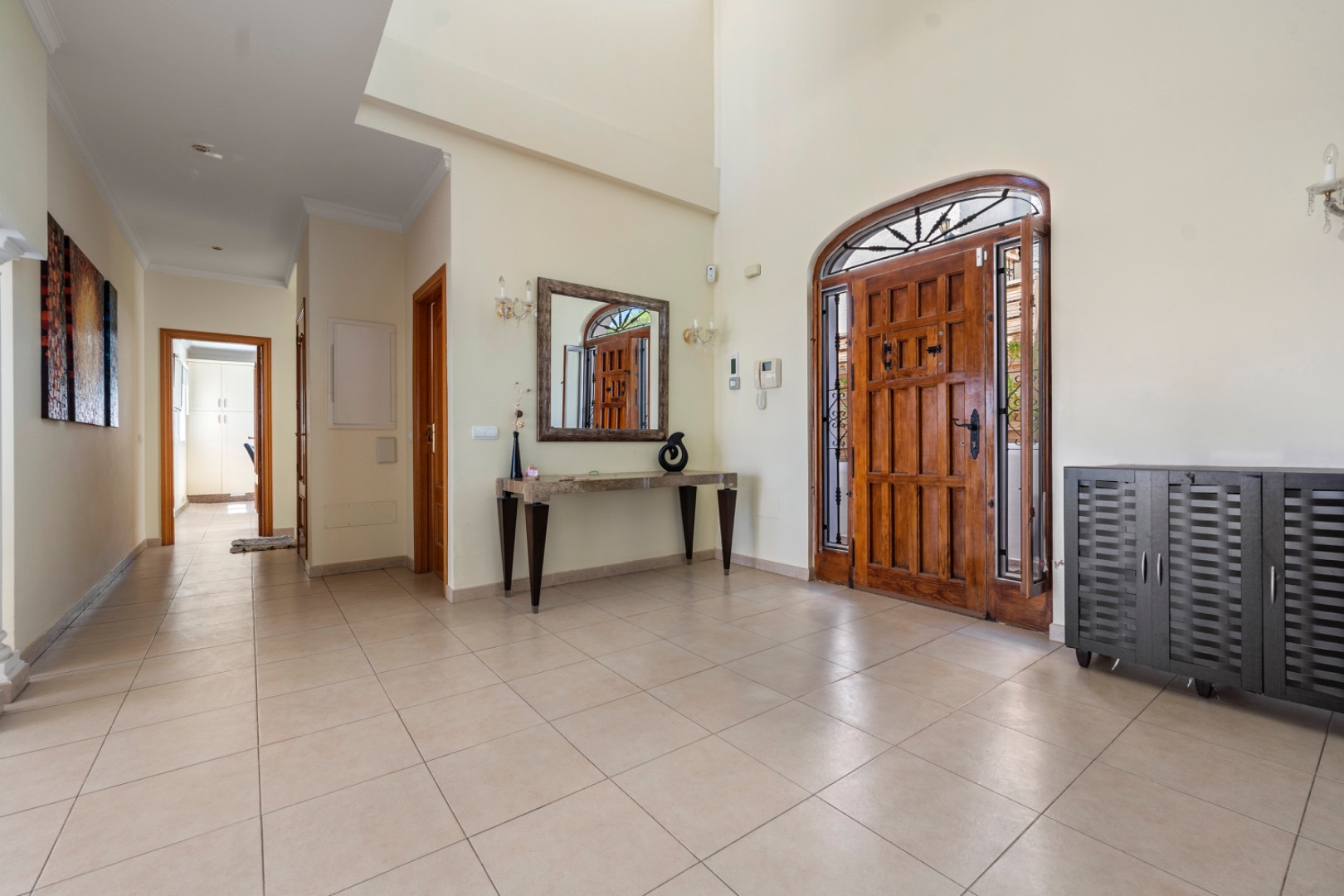 Elevated 4 bedroom 4 bathroom villa with panoramic views overlooking Mediterranean coastline