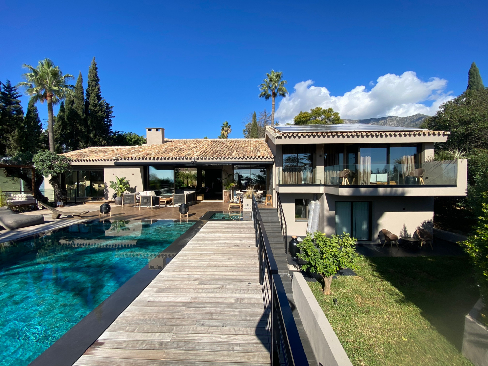 Breathtaking refurbished 5 bedroom villa is a sanctuary in the heart of prestigious Marbella urbanization.