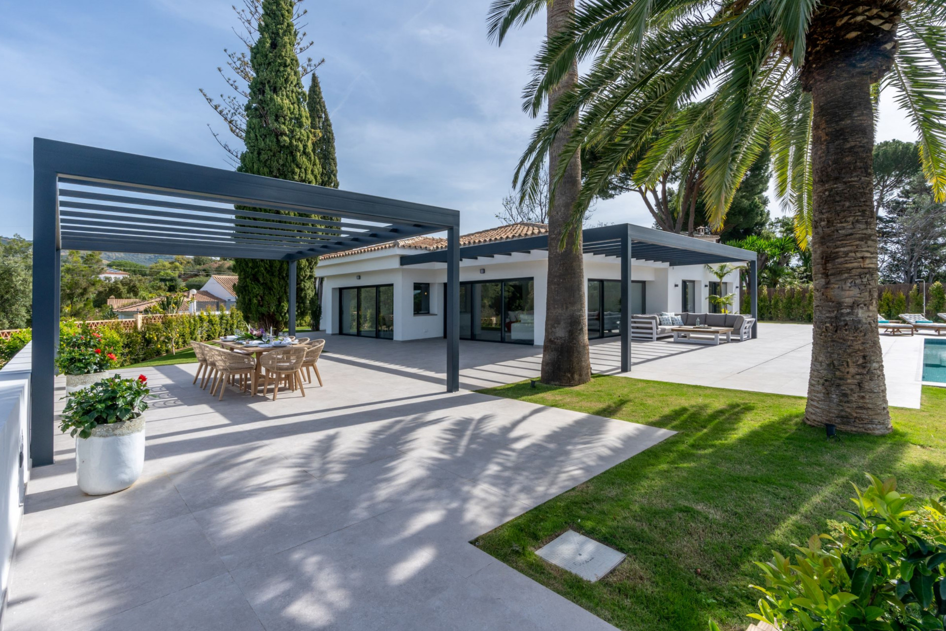 Espectacular villa moderna renovada en una sola planta con increíbles vistas al Mediterráneo