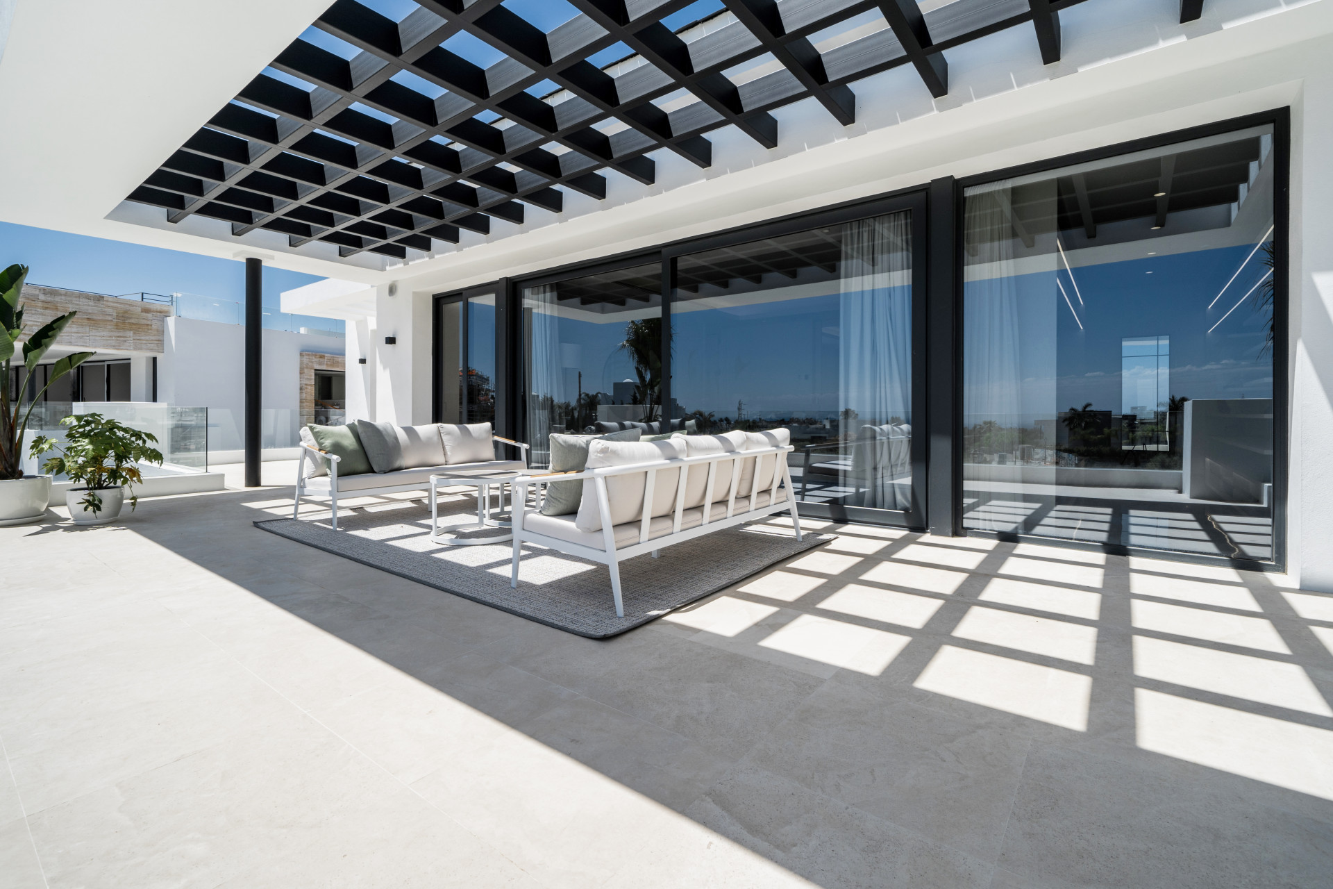 LUXURY RESIDENTIAL COMPLEX OF 5 MODERN-STYLE VILLAS ON THE GOLDEN MILE MARBELLA