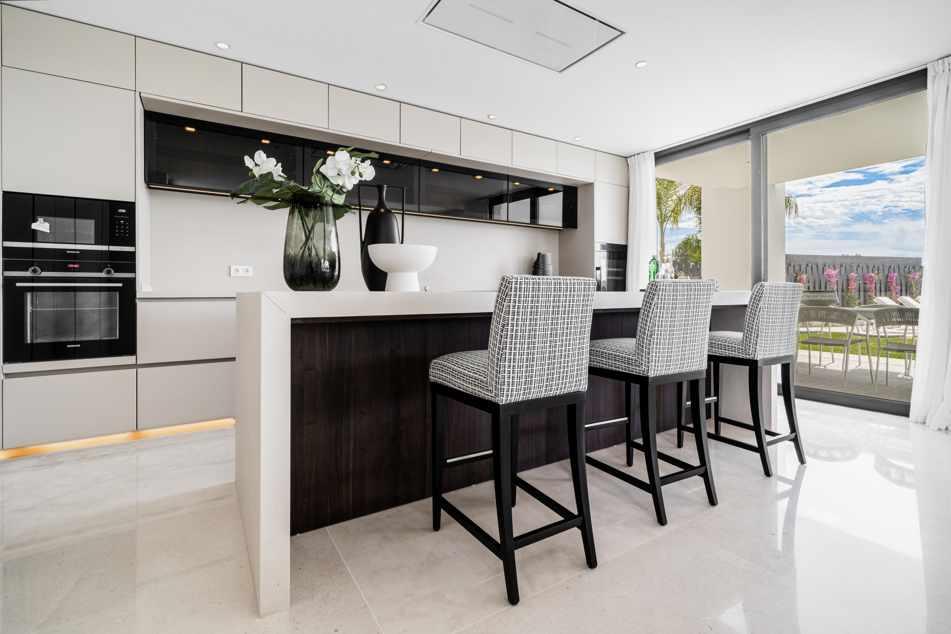 LUXURY RESIDENTIAL COMPLEX OF 5 MODERN-STYLE VILLAS ON THE GOLDEN MILE MARBELLA