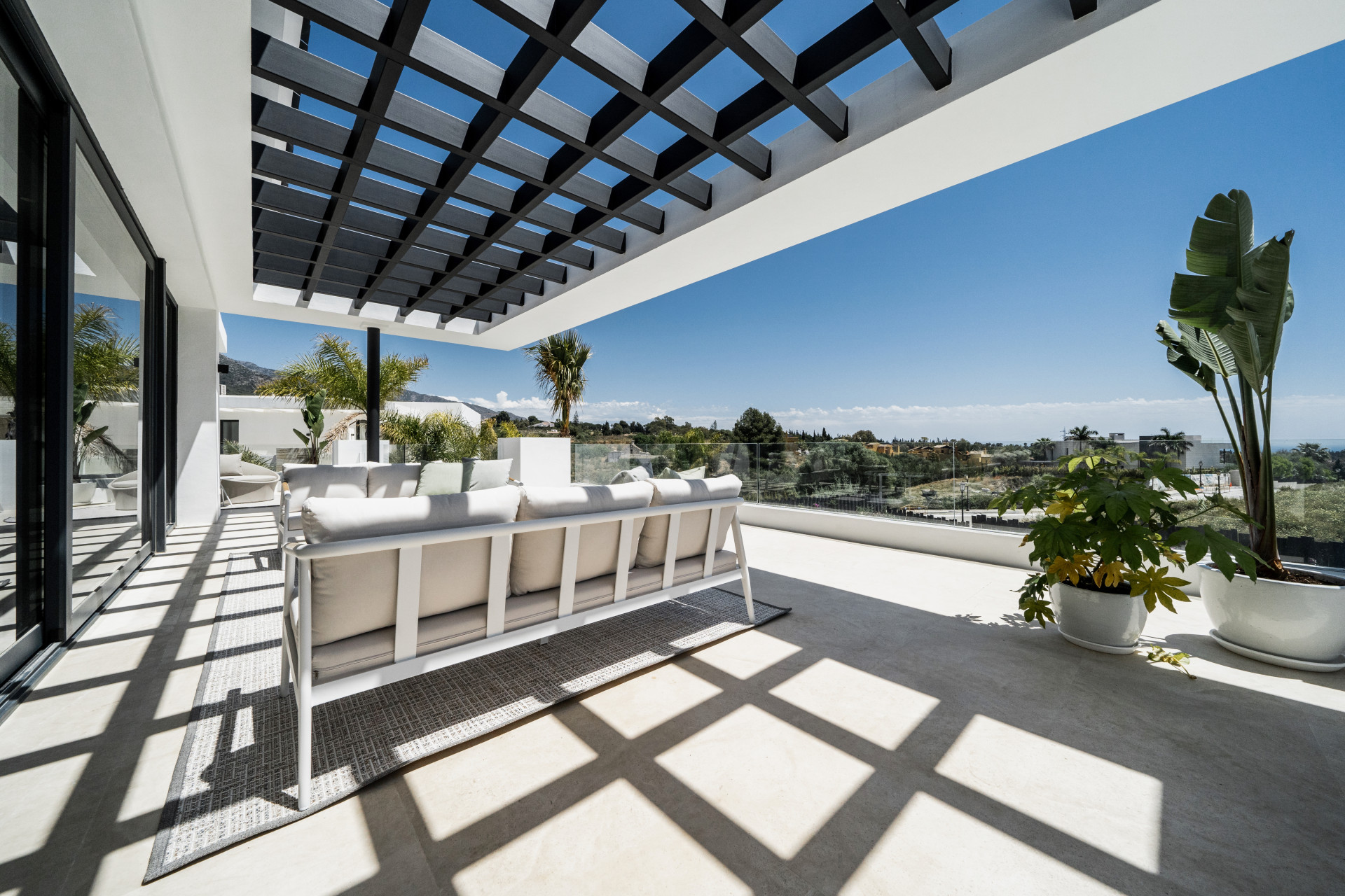 LUXURY RESIDENTIAL COMPLEX OF 5 MODERN-STYLE VILLAS ON THE GOLDEN MILE MARBELLA