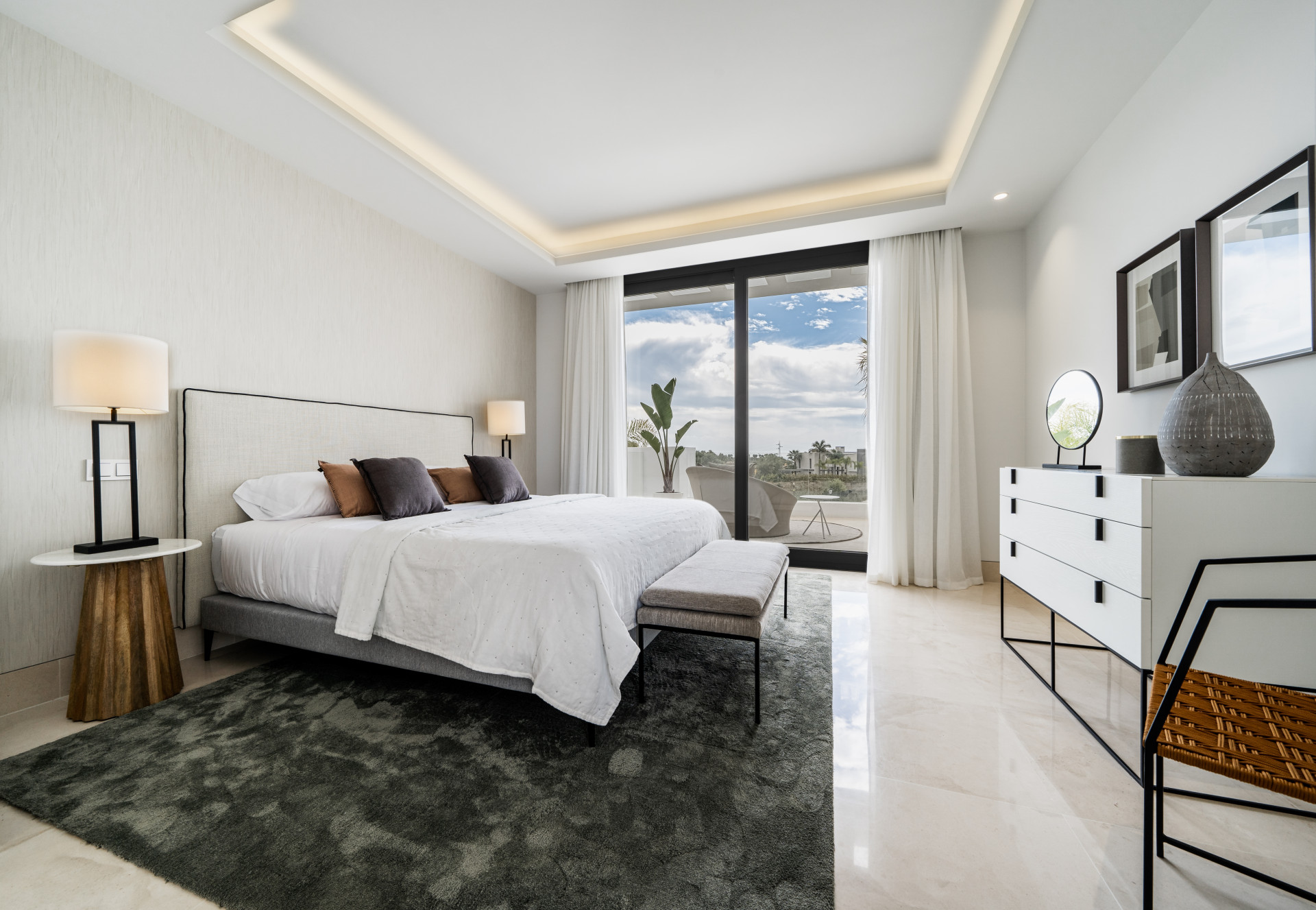 LUXURY RESIDENTIAL COMPLEX OF 5 MODERN-STYLE VILLAS ON THE GOLDEN MILE MARBELLA