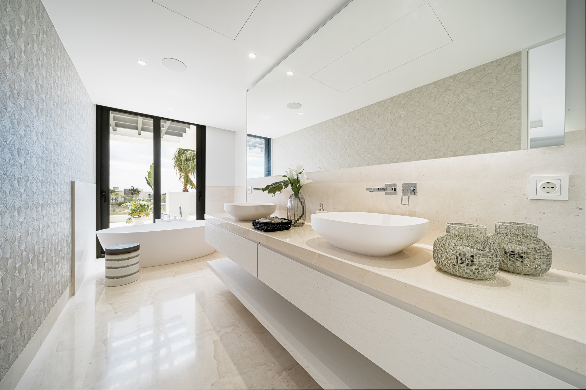 LUXURY RESIDENTIAL COMPLEX OF 5 MODERN-STYLE VILLAS ON THE GOLDEN MILE MARBELLA