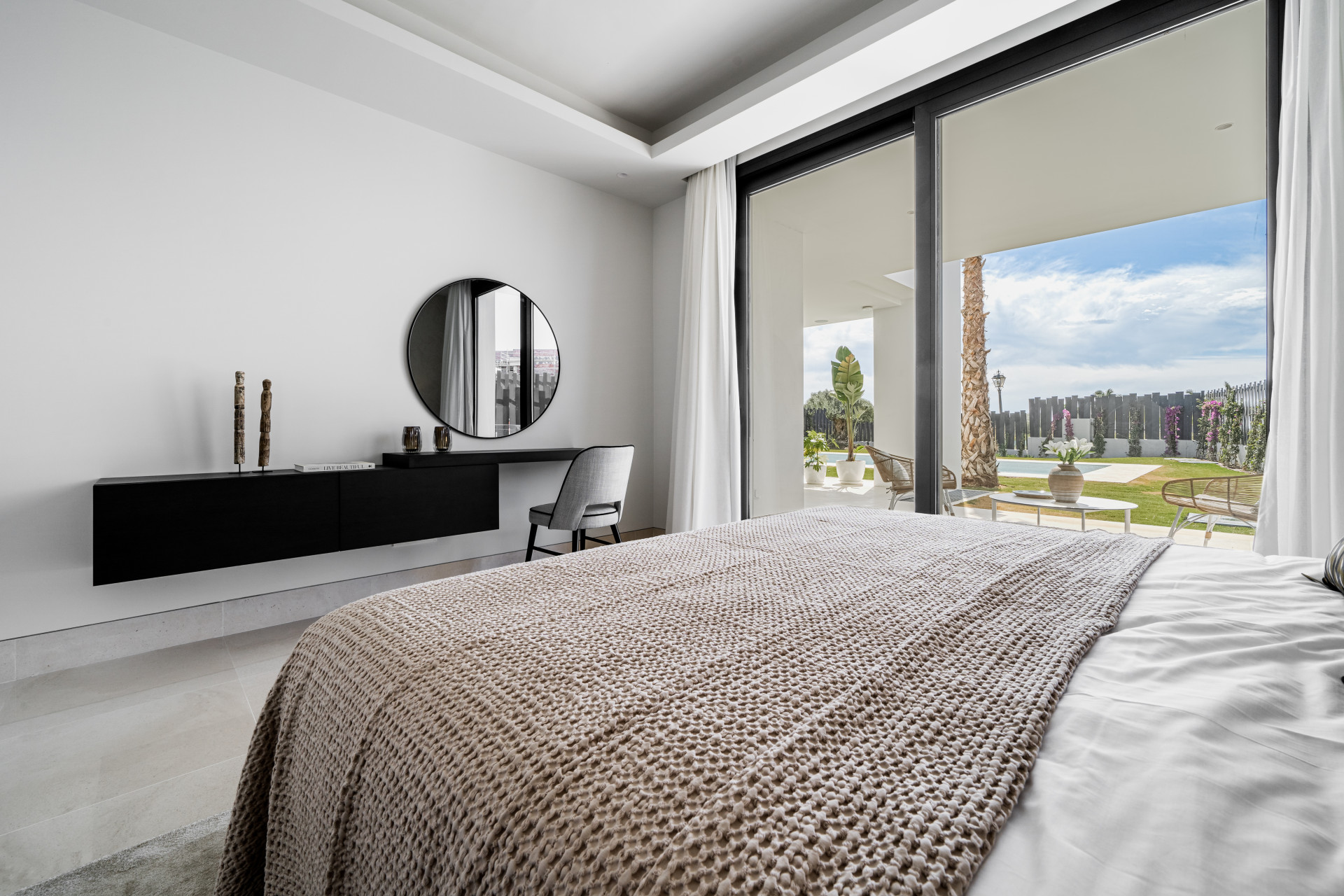 LUXURY RESIDENTIAL COMPLEX OF 5 MODERN-STYLE VILLAS ON THE GOLDEN MILE MARBELLA