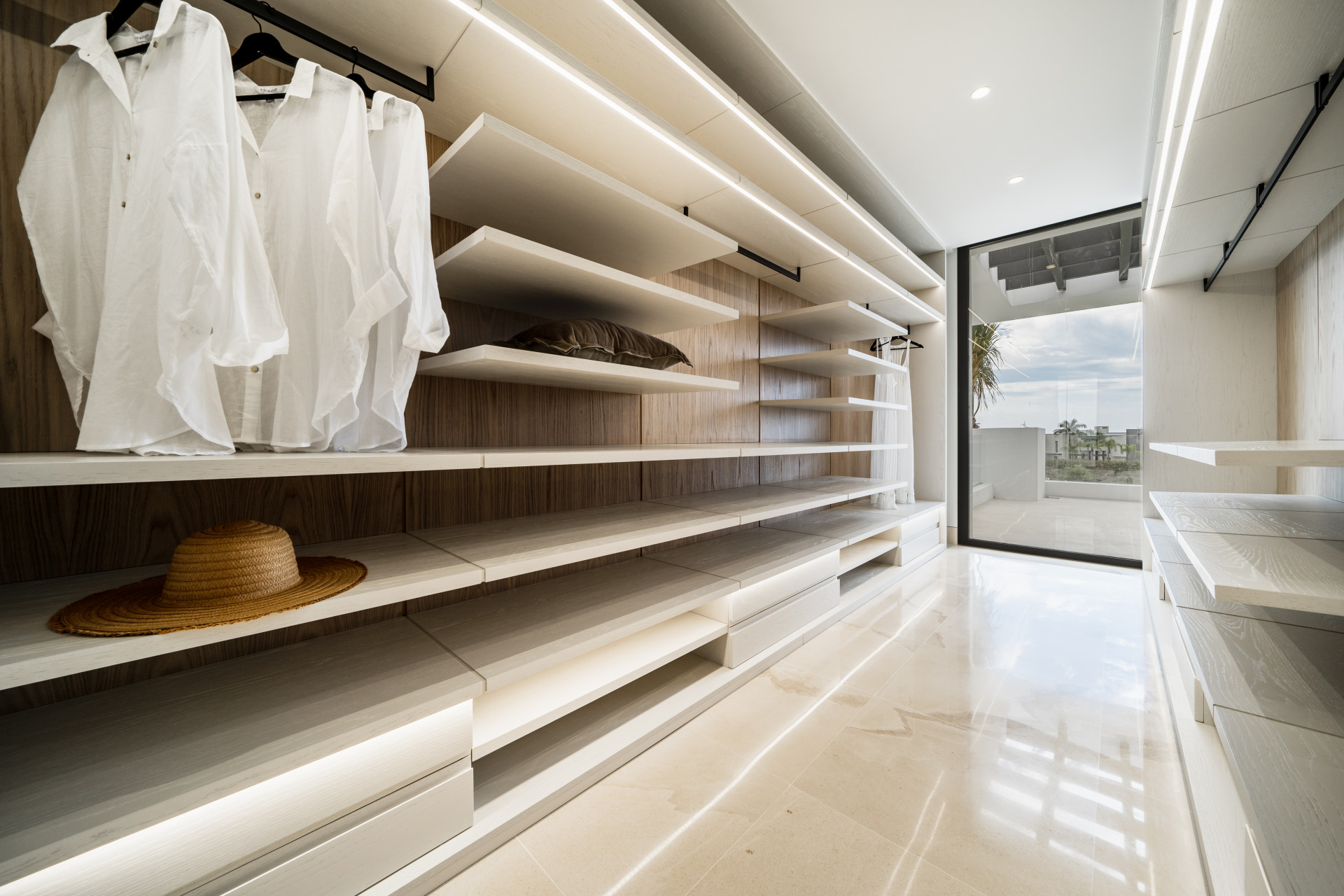 LUXURY RESIDENTIAL COMPLEX OF 5 MODERN-STYLE VILLAS ON THE GOLDEN MILE MARBELLA